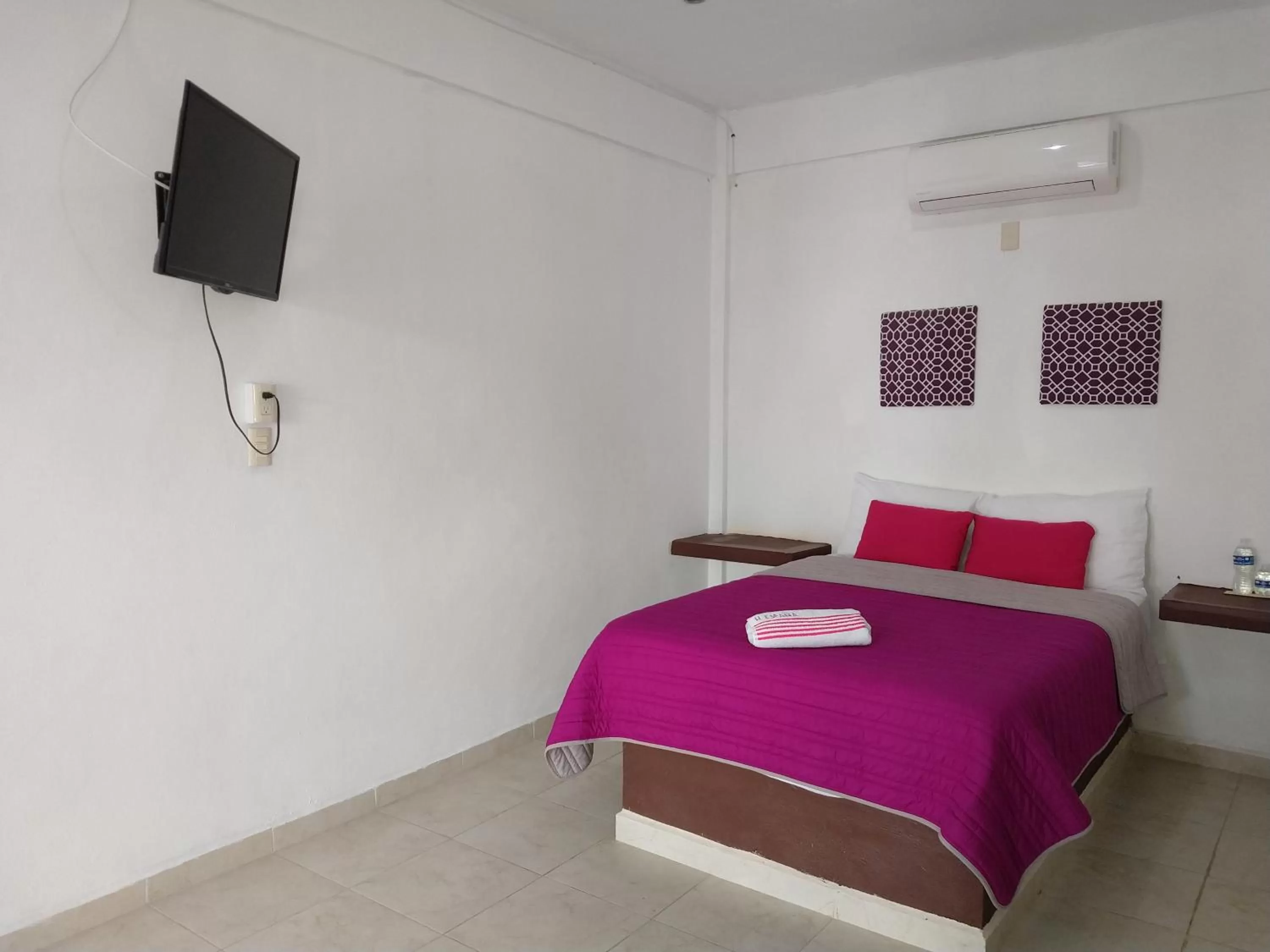 Photo of the whole room in Hotel España