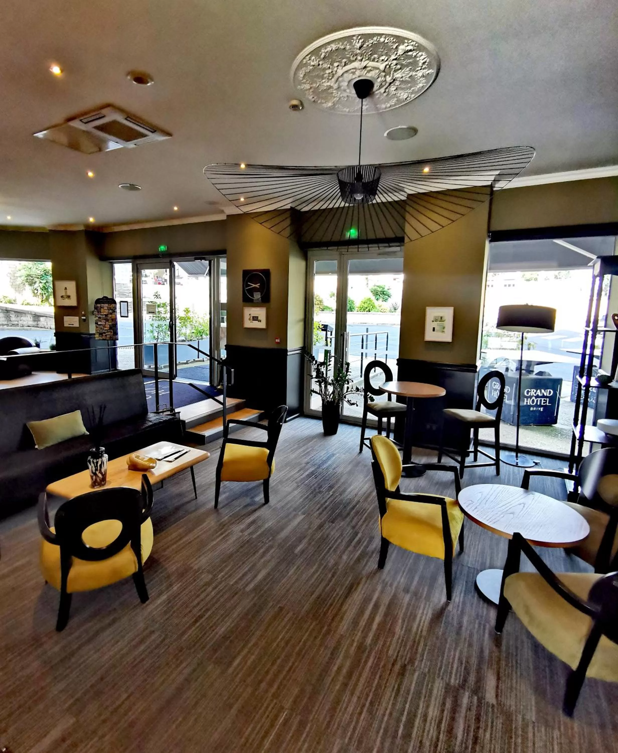 Seating area in Grand Hôtel Brive