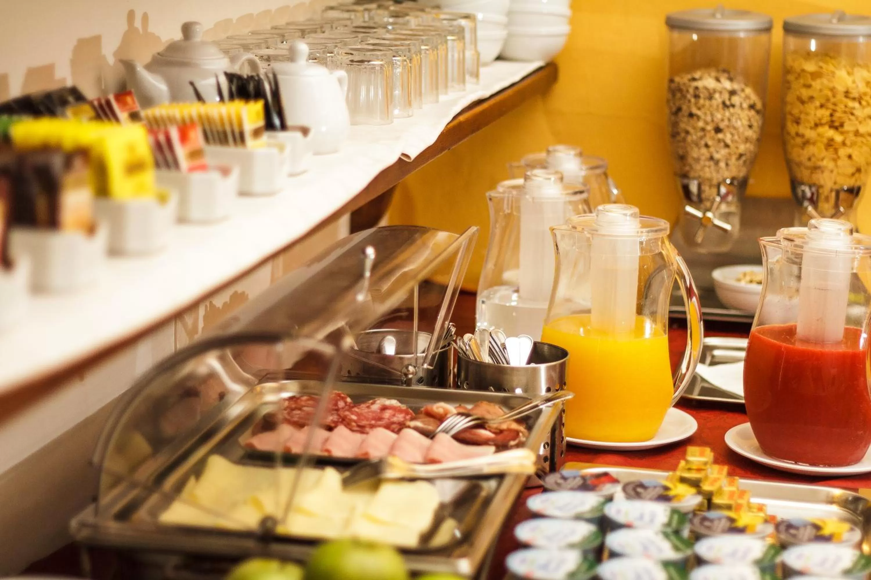 Restaurant/places to eat in Hotel Nizza