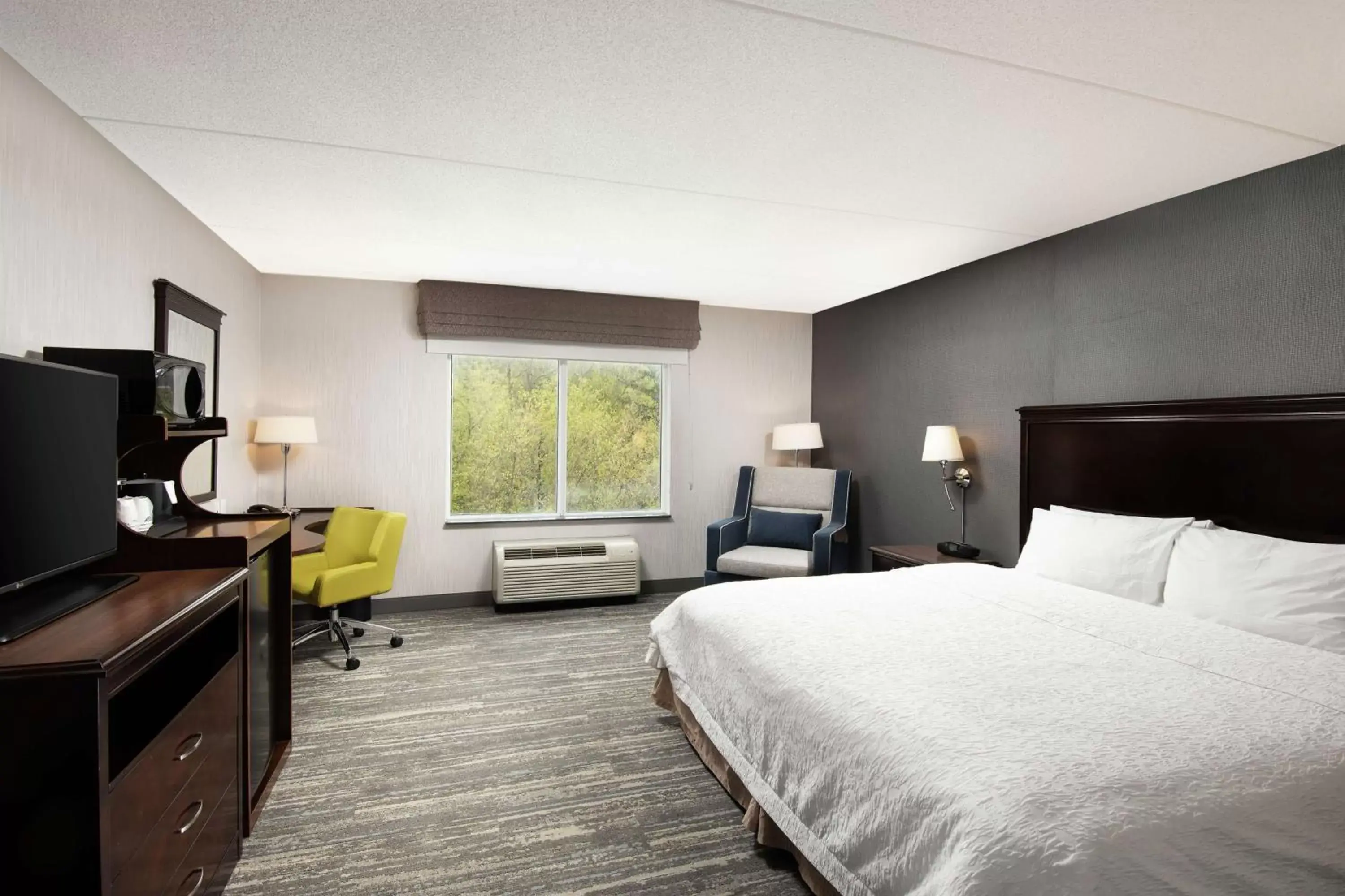 Bedroom, Bed in Hampton Inn & Suites by Hilton Barrie Bedroom, Bed in Hampton Inn & Suites by Hilton Barrie