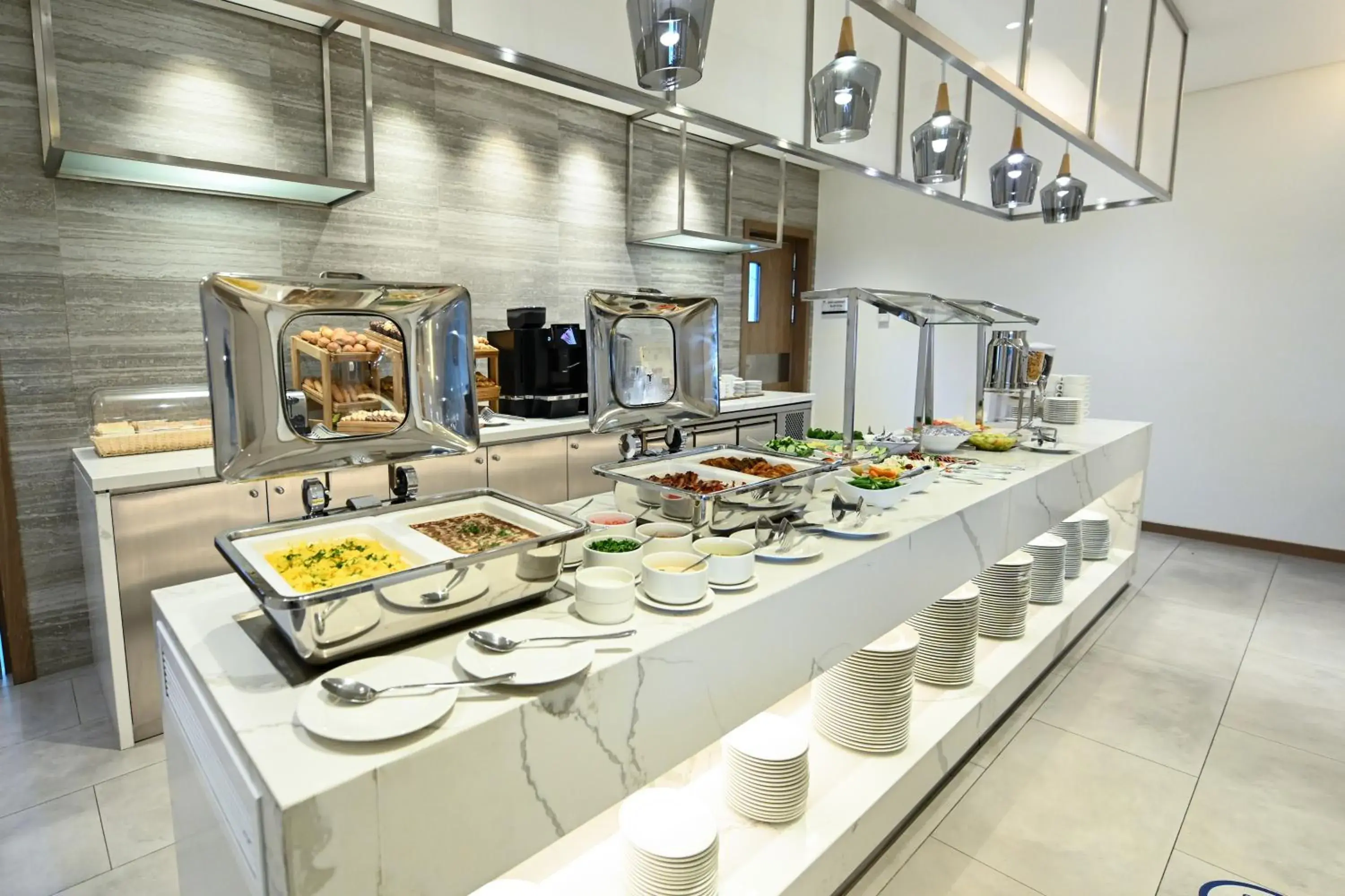 Buffet breakfast, Restaurant/Places to Eat in Comfort Hotel Jeddah King Road