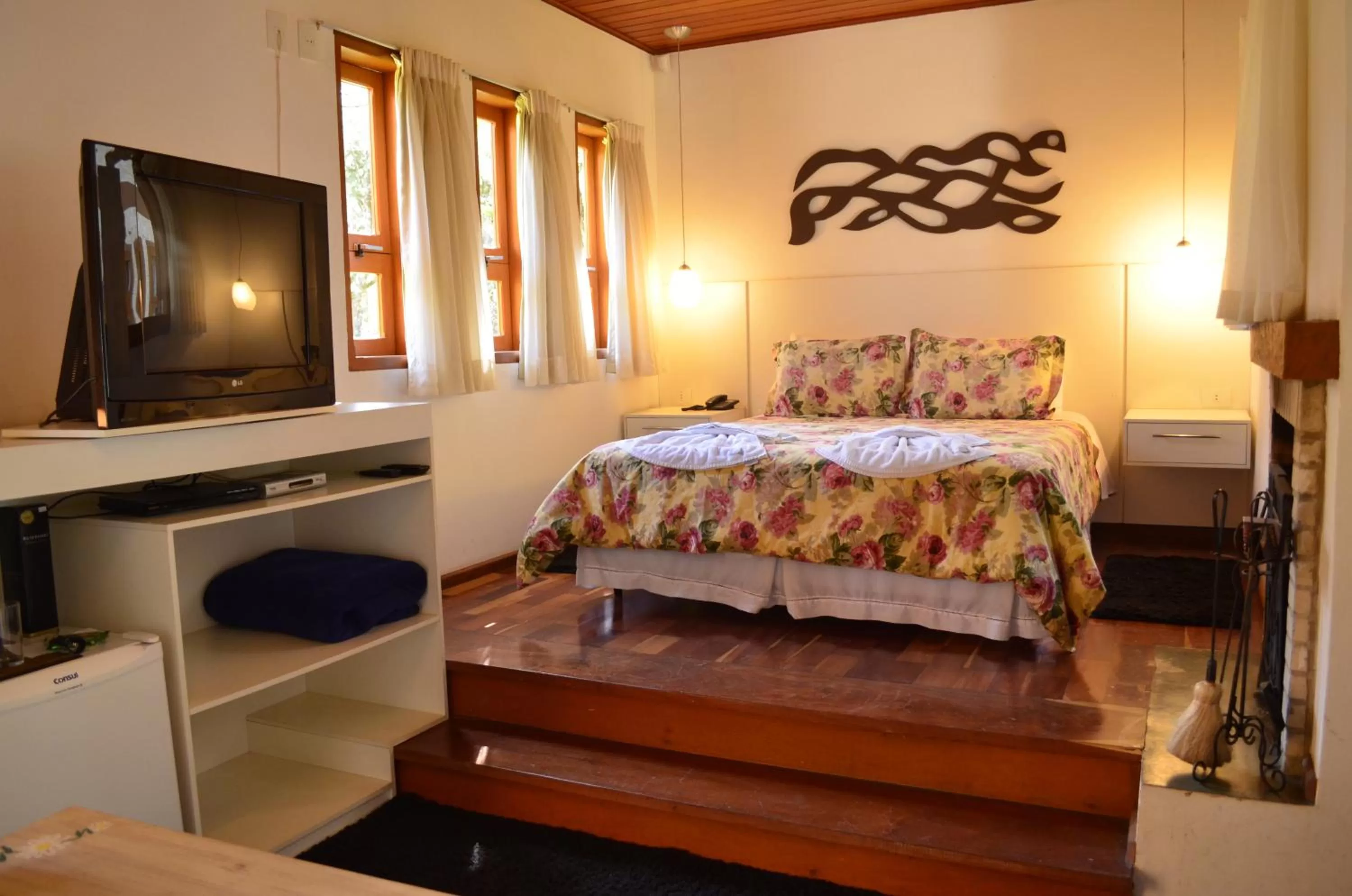 Photo of the whole room, Bed in Pousada Toca Da Coruja