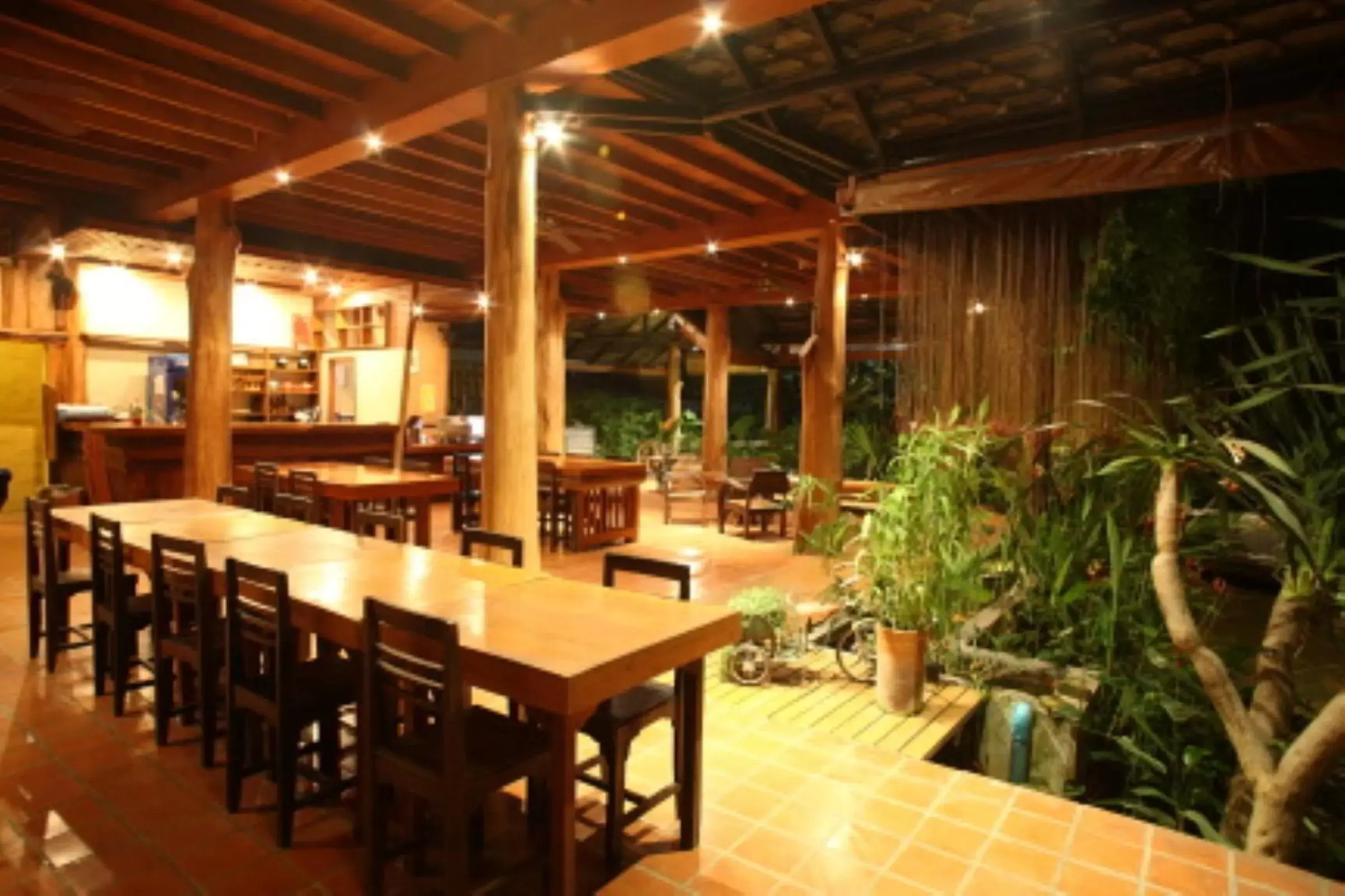 Restaurant/Places to Eat in Pai Vimaan Resort