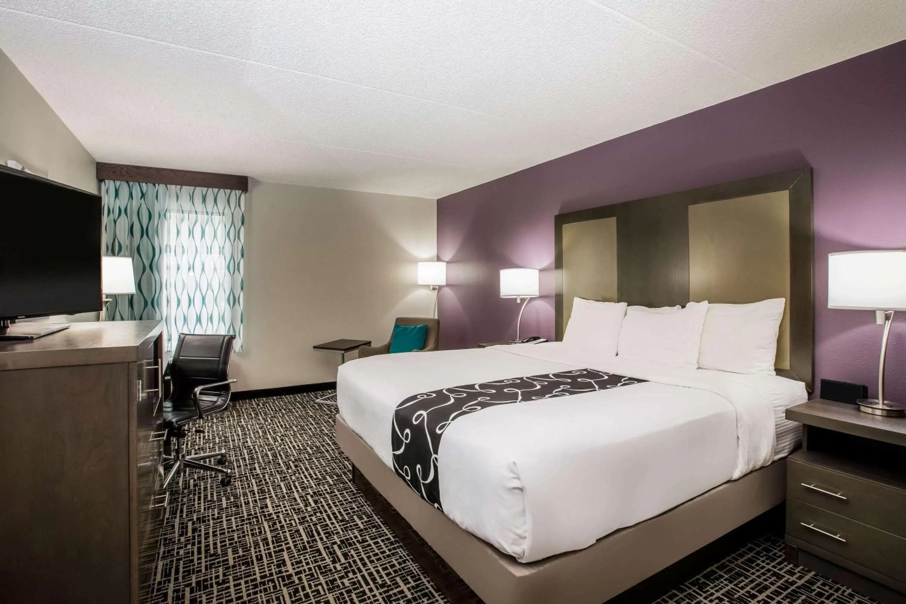 Photo of the whole room, Bed in La Quinta Inn by Wyndham Davenport & Conference Center