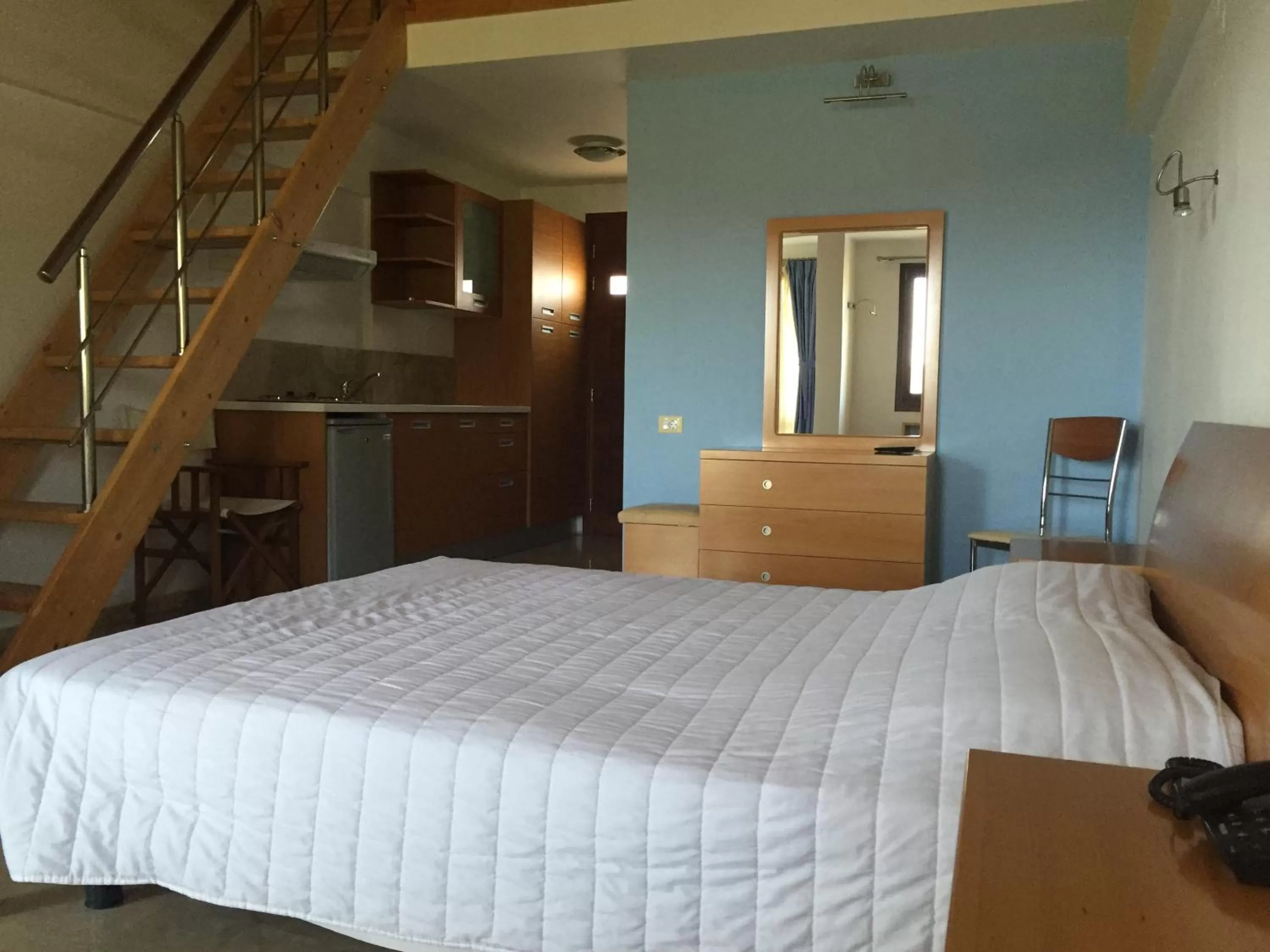 Photo of the whole room, Bed in Hani Inn