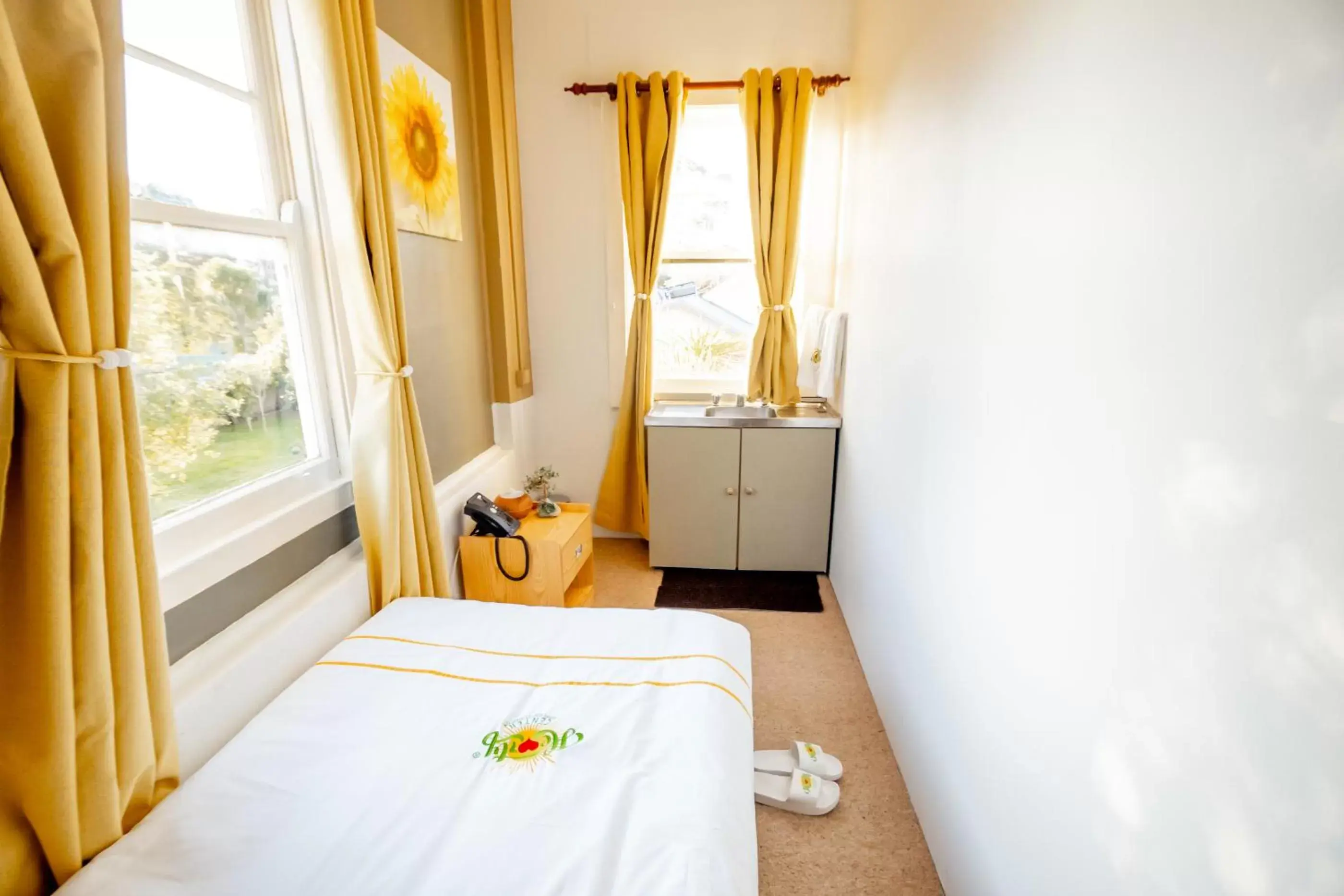 Single Room with Shared Bathroom - single occupancy - No Massage Chair in Hearty Center Motel Single Room with Shared Bathroom - single occupancy - No Massage Chair in Hearty Center Motel