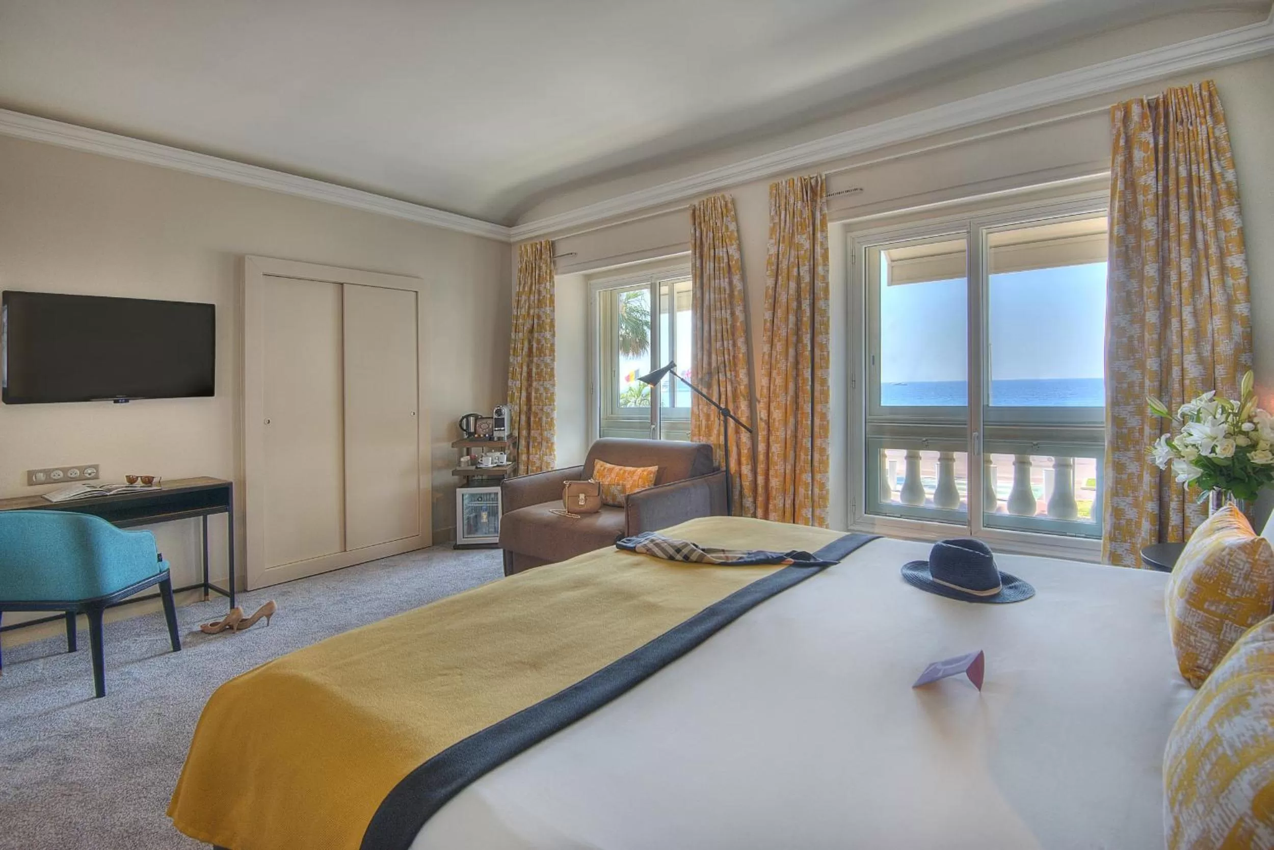 Photo of the whole room, Bed in Mercure Nice Marché Aux Fleurs