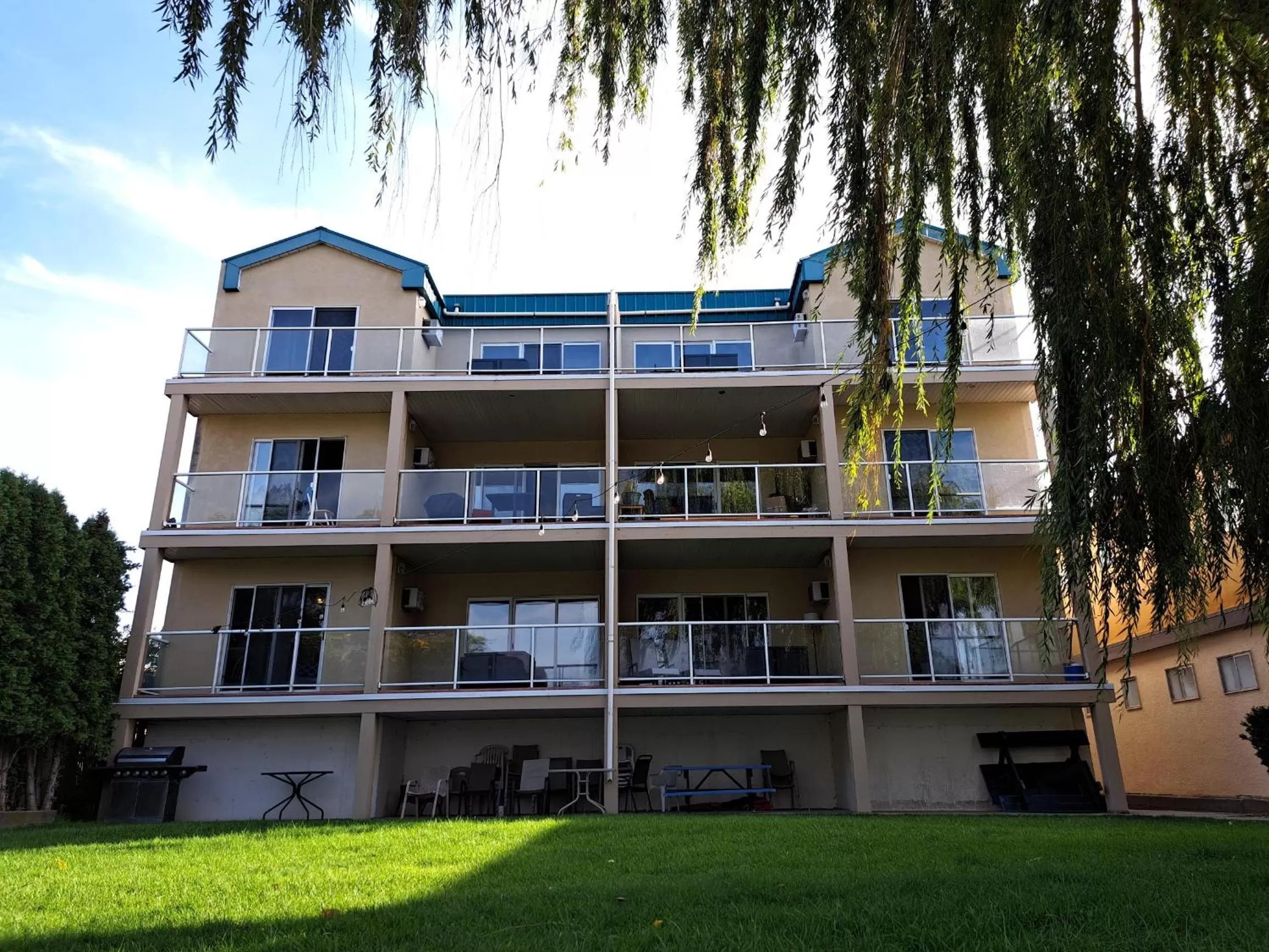 Property building in Richter Pass Beach Resort