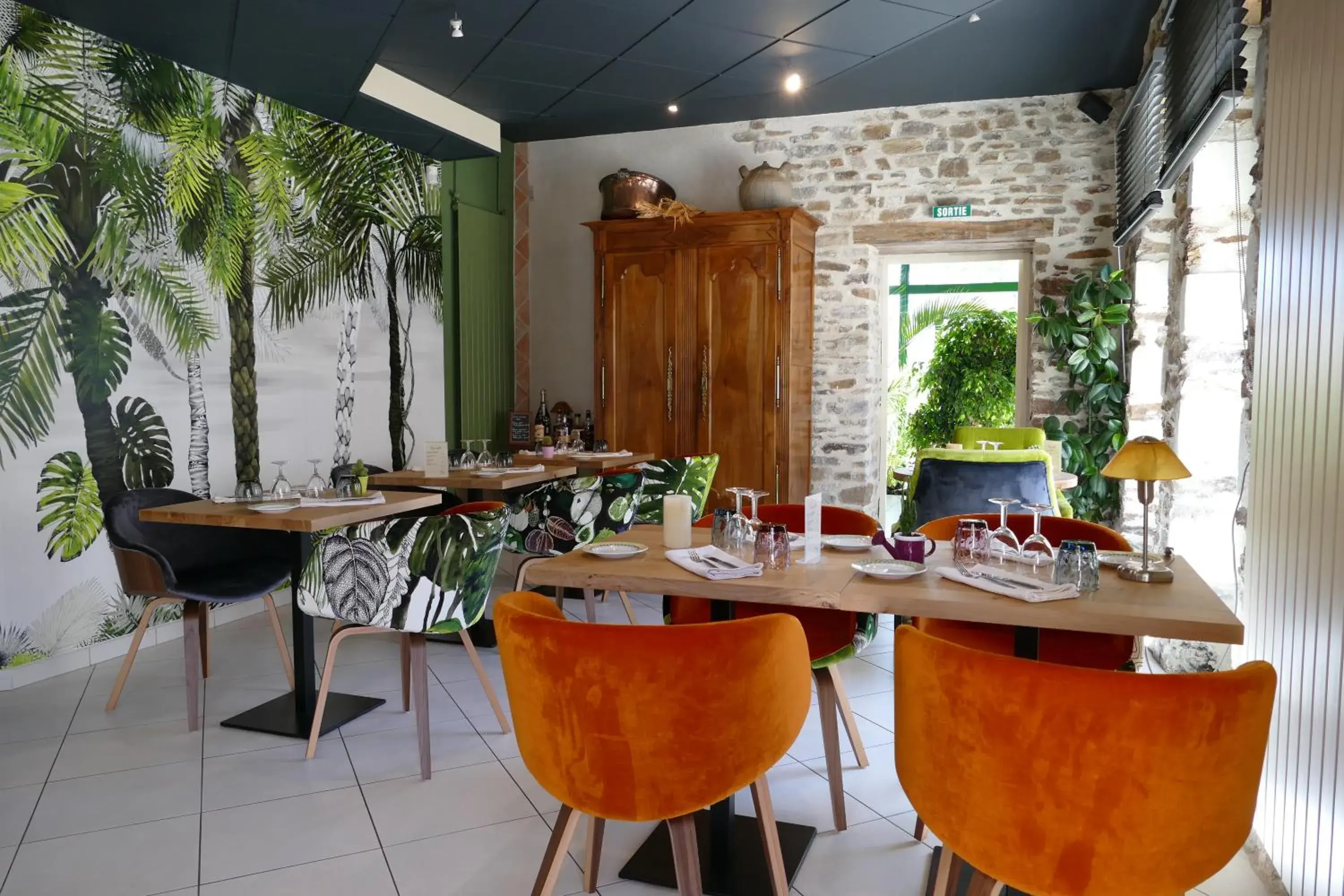 Restaurant/Places to Eat in Logis Le Champalud