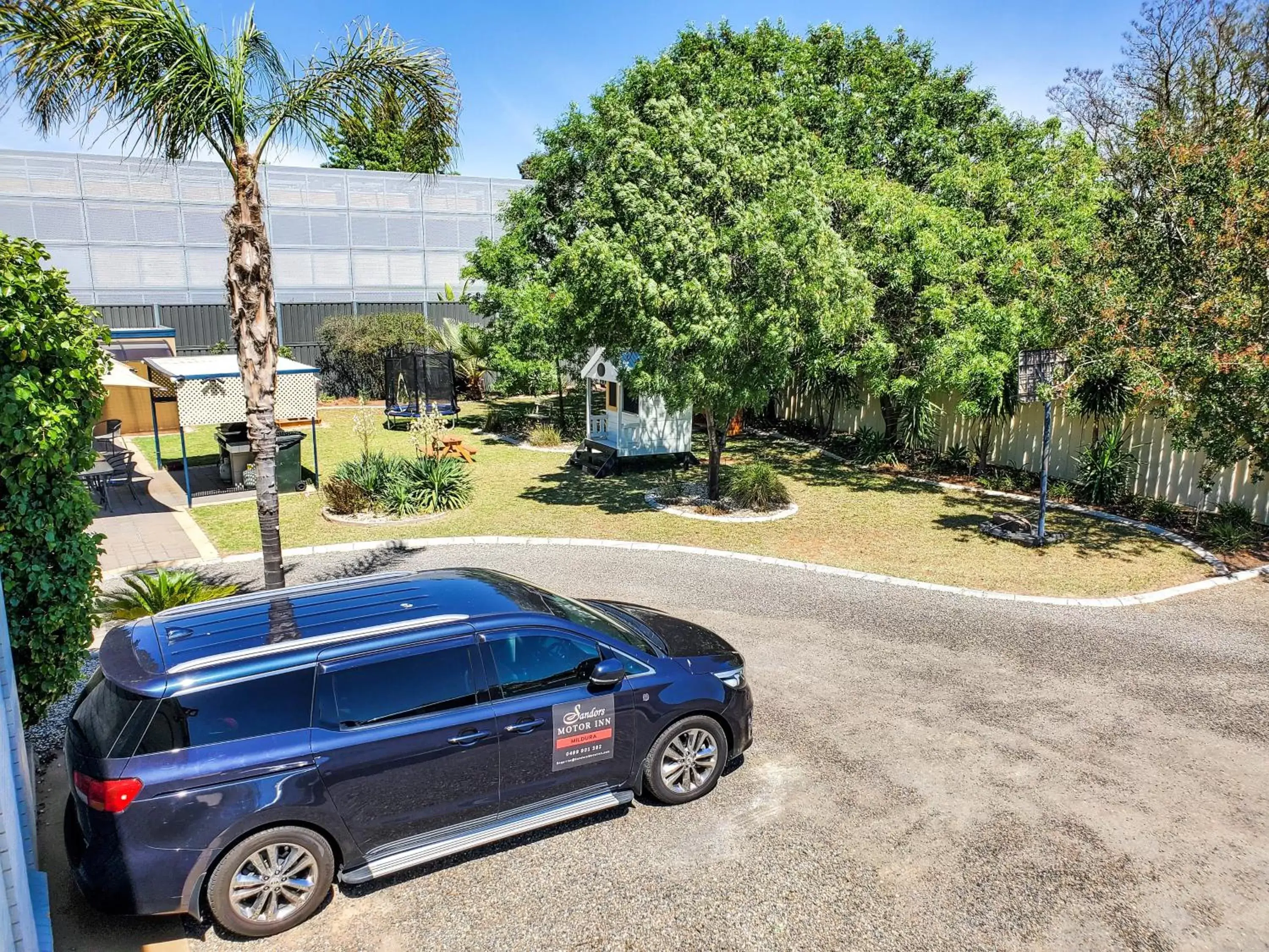 Parking in Sandors Motor Inn