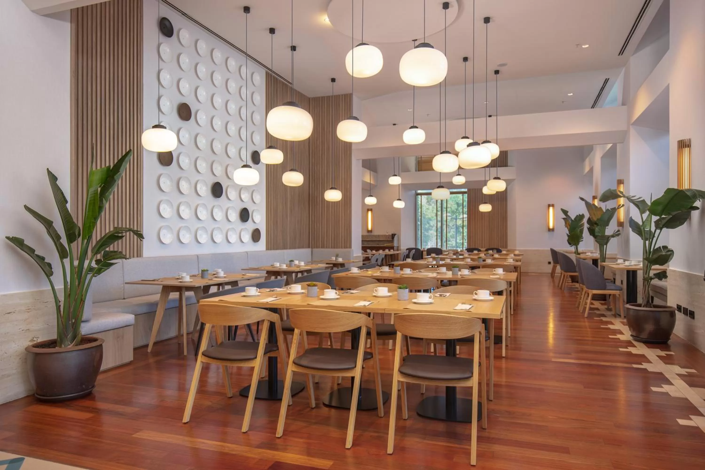 Restaurant/places to eat in Melia Valencia