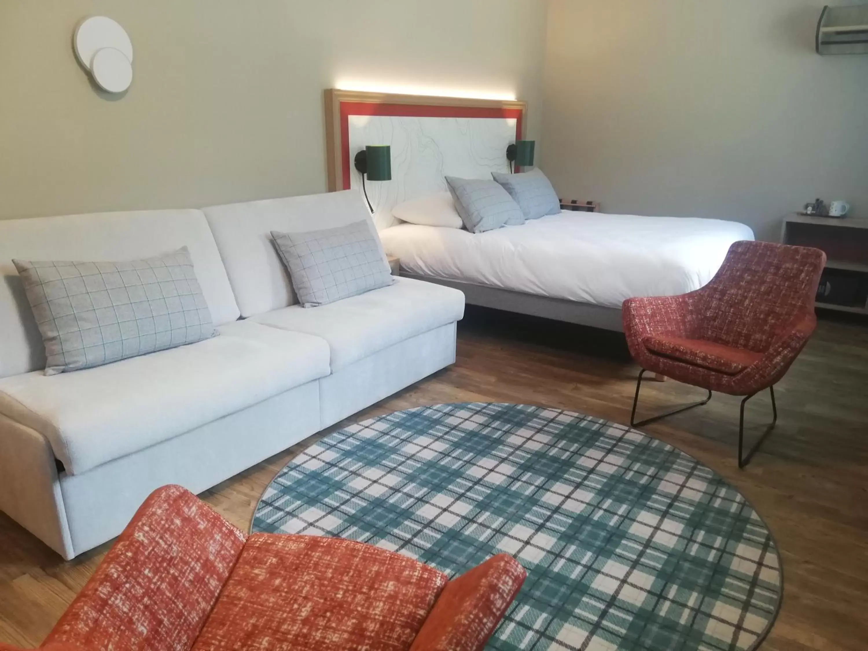 Living room, Bed in Best Western Hotel Coeur de Maurienne