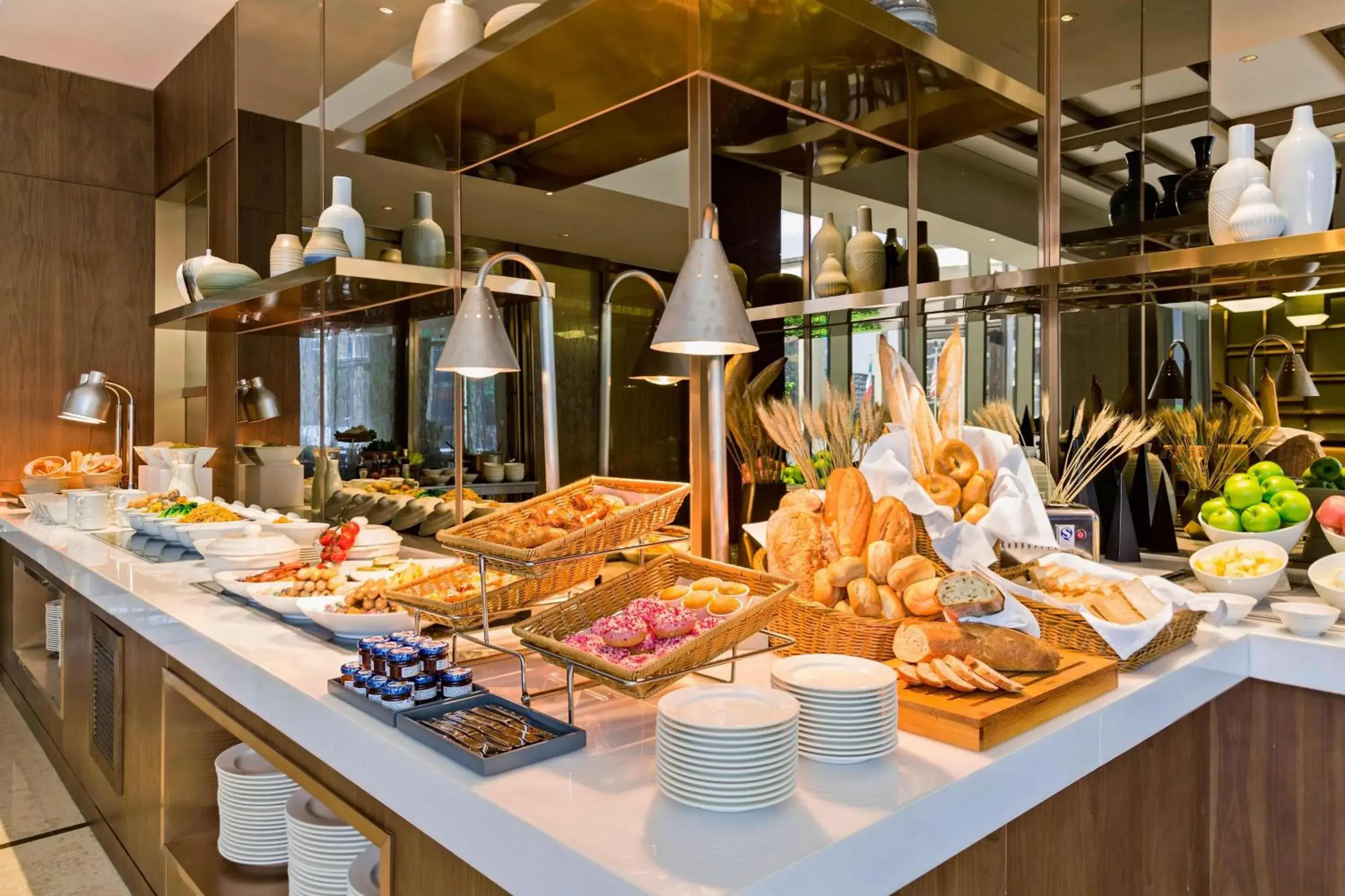 Lounge or bar, Food in Marriott Executive Apartments Hangzhou Yuhang