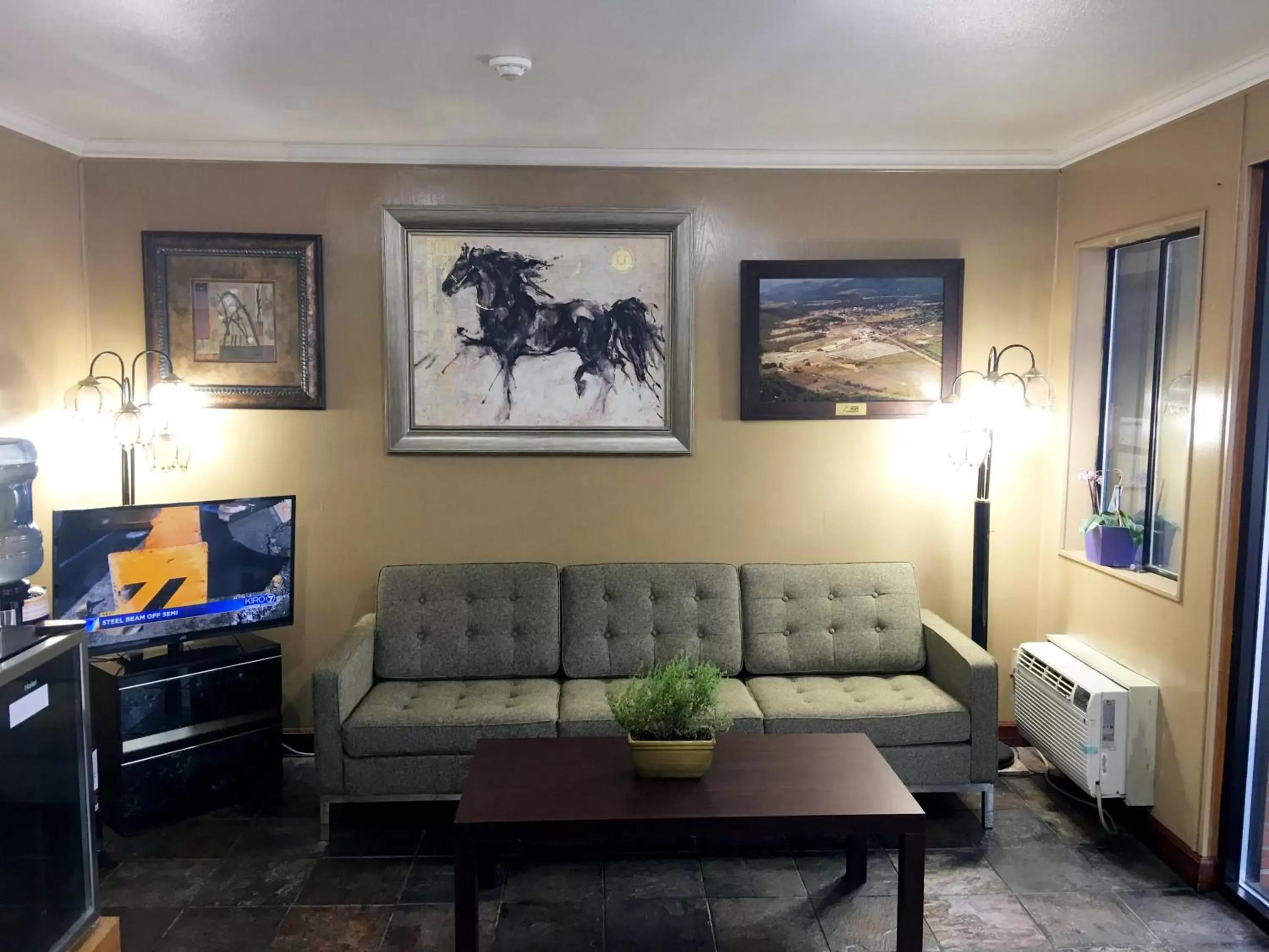 Communal lounge/ TV room, Seating Area in Fairground Inn