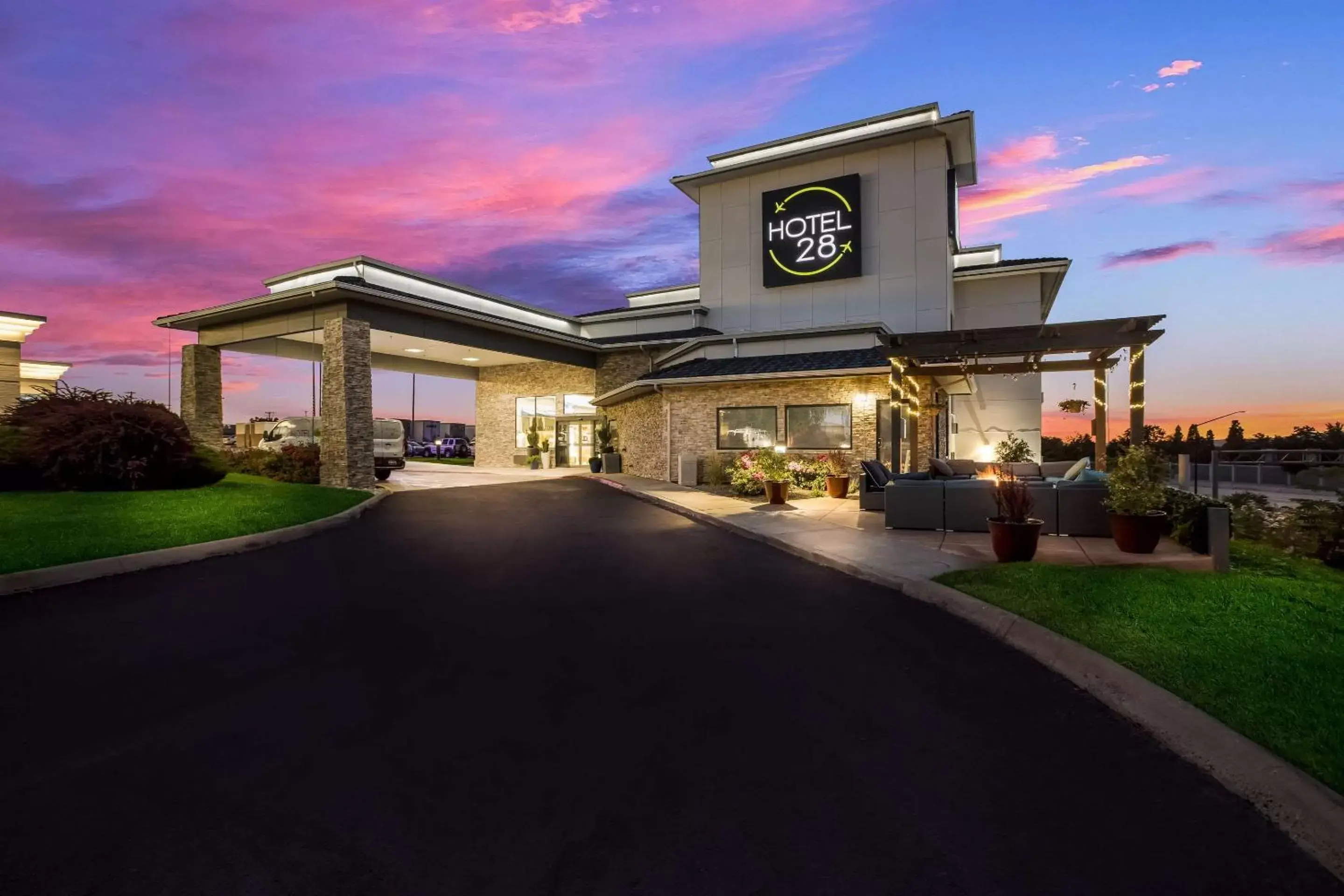 Property Building in Hotel 28 Boise Airport, Ascend Hotel Collection