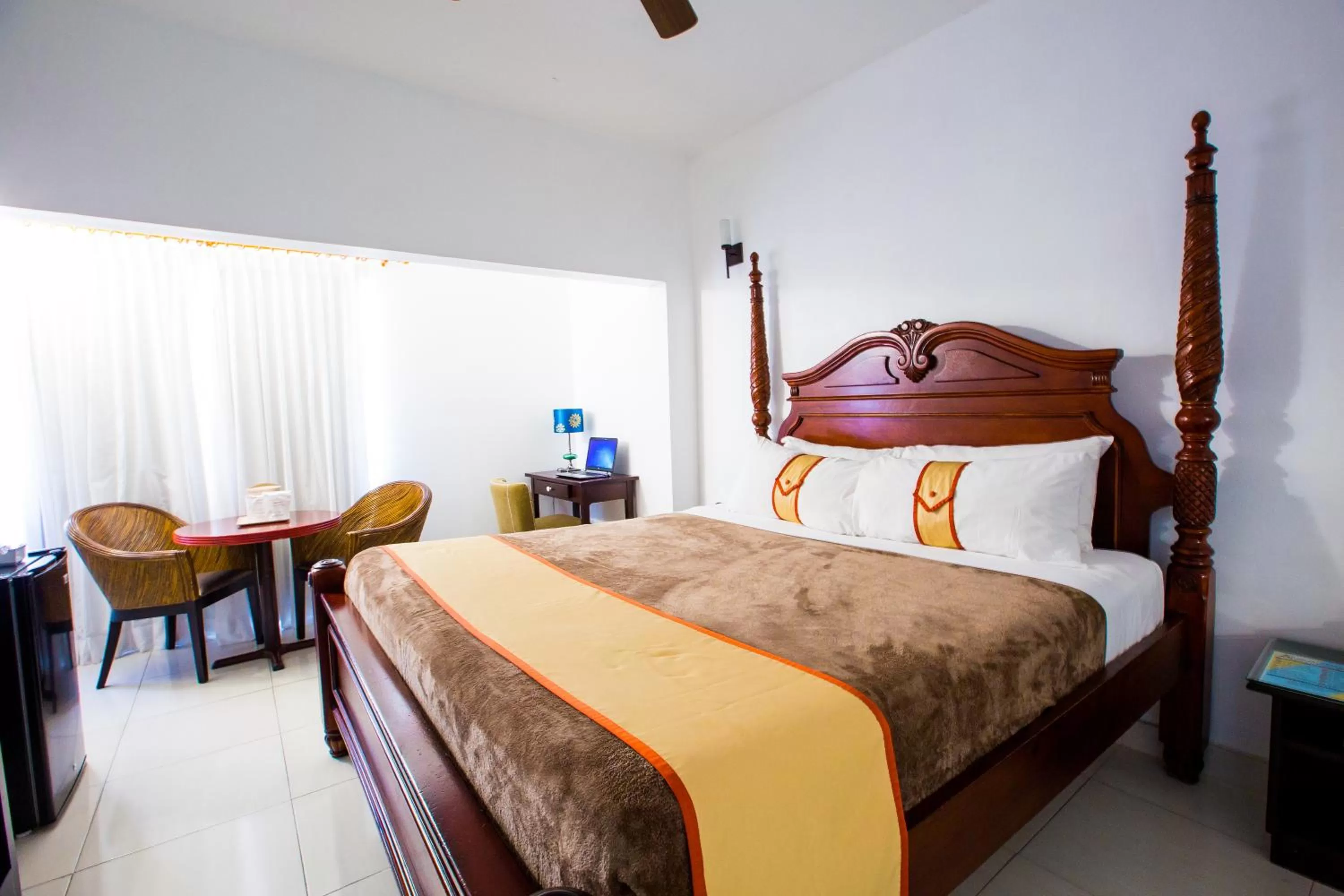 Bed in Altamont Court Hotel