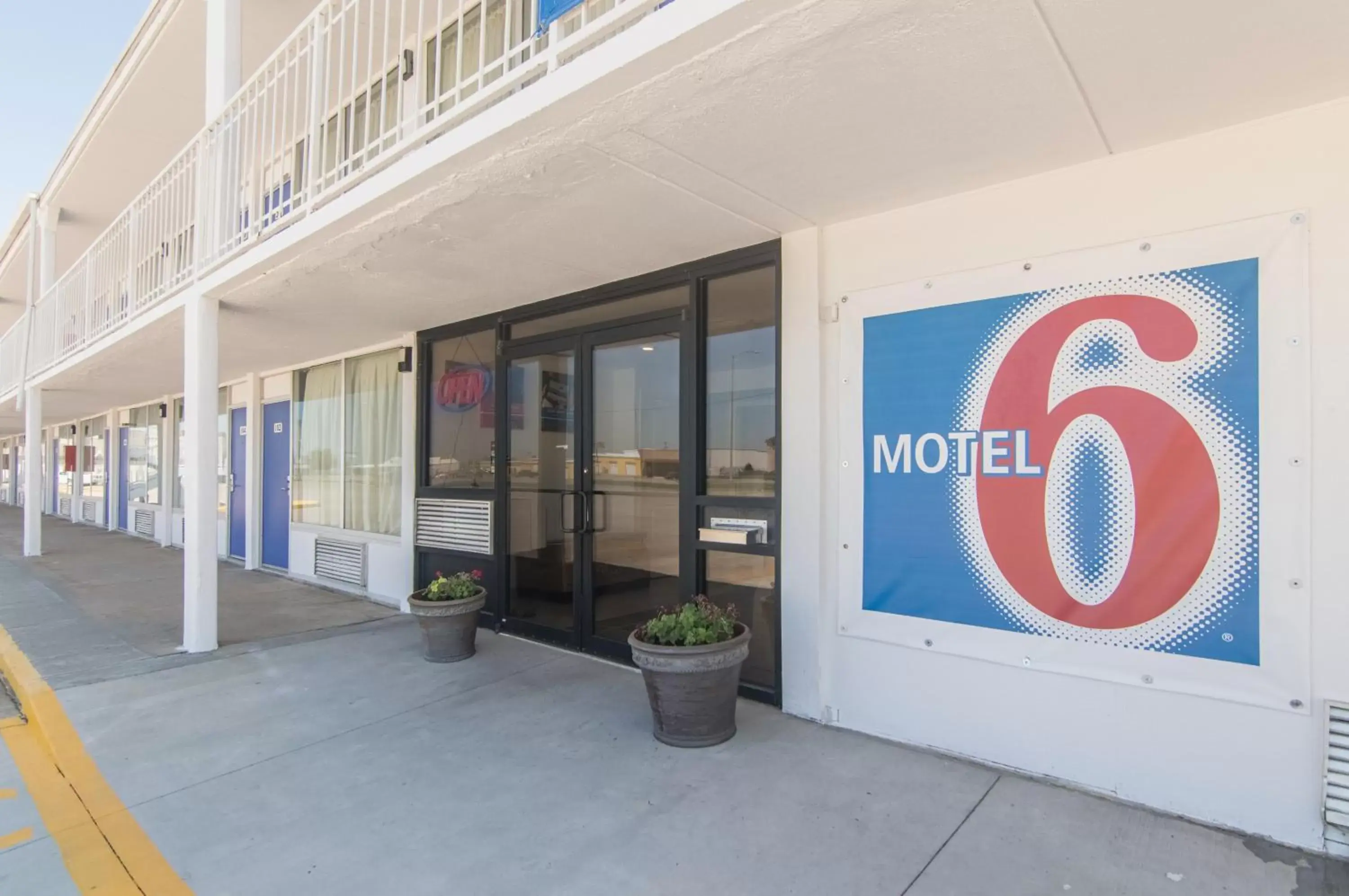 Facade/entrance, Property Logo/Sign in Motel 6-Liberal, KS