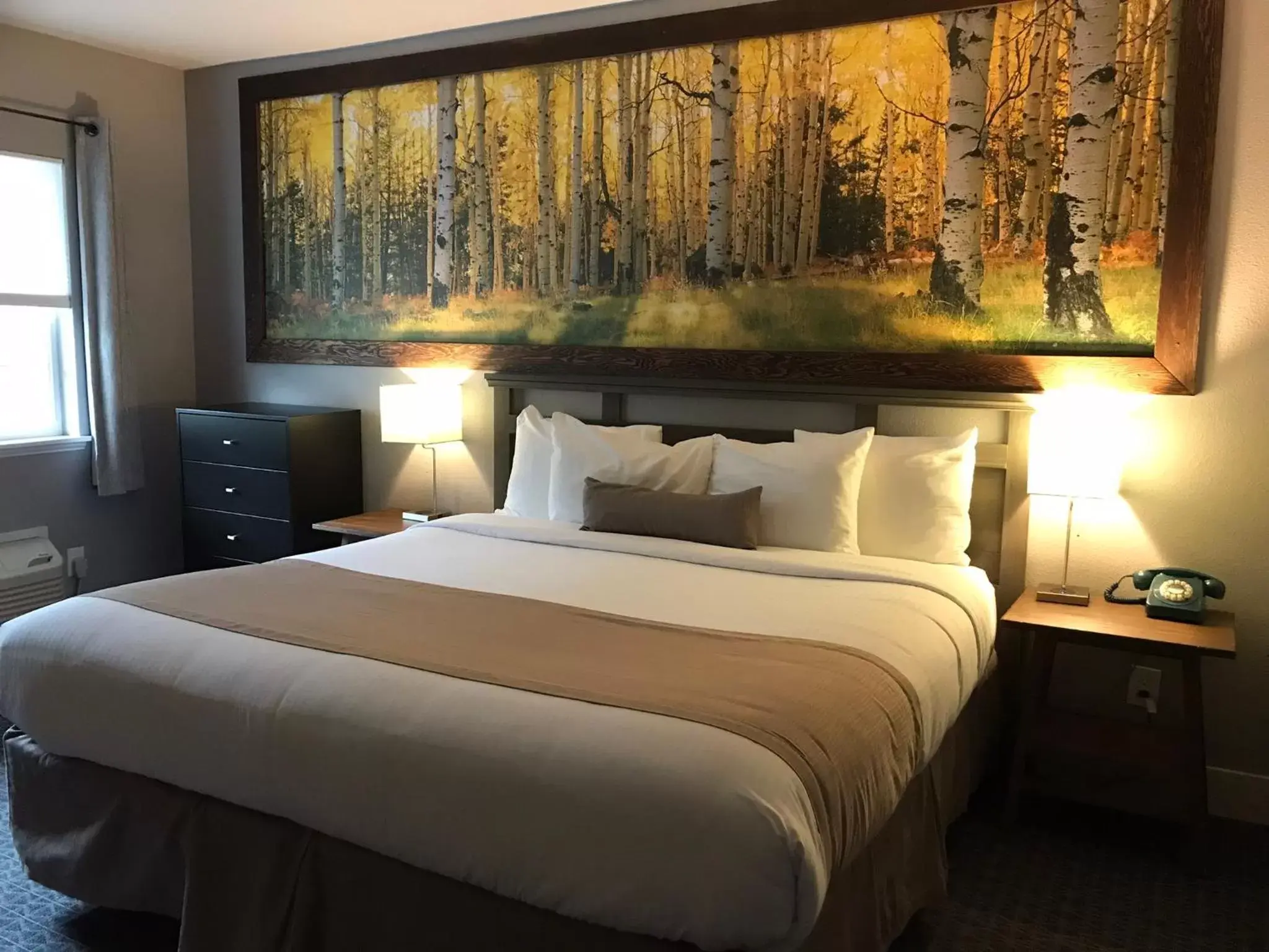 Deluxe King Room in Blue Elk Inn Deluxe King Room in Blue Elk Inn