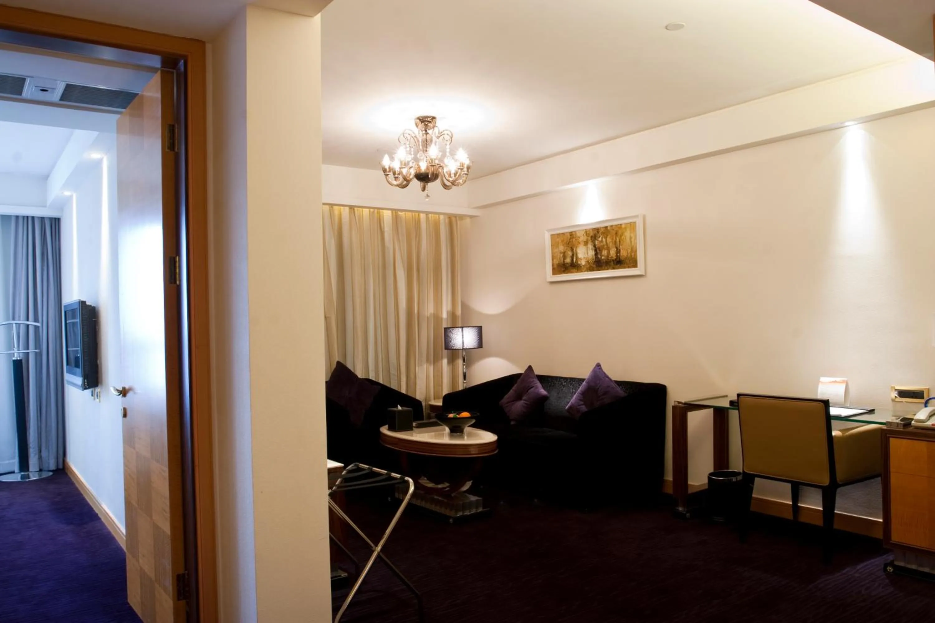 Wealthy All Suite Hotel Suzhou