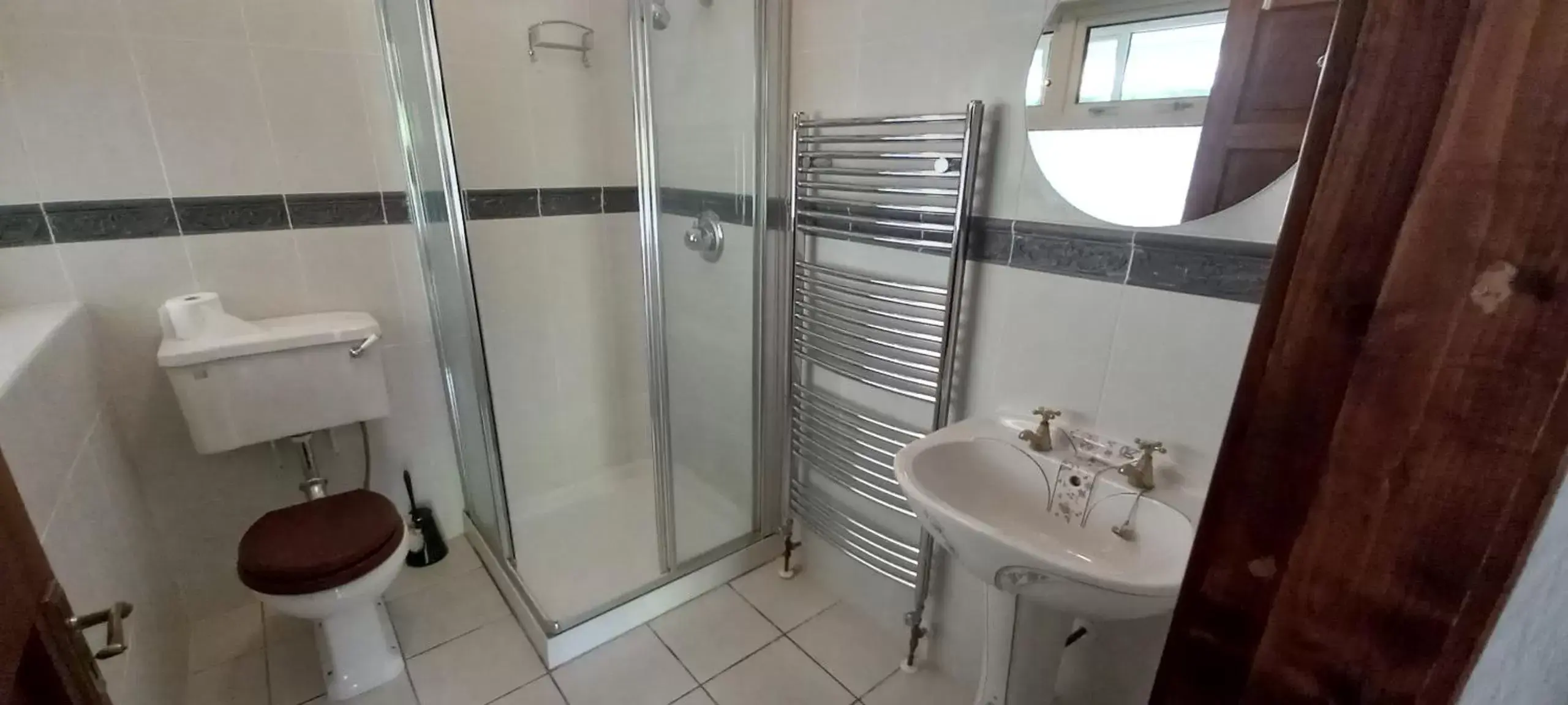 Bathroom in Ardsallagh Lodge