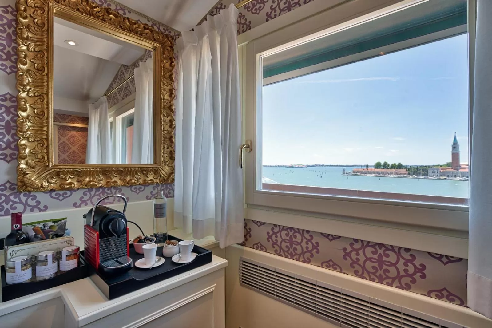 Coffee/tea facilities in Londra Palace Venezia