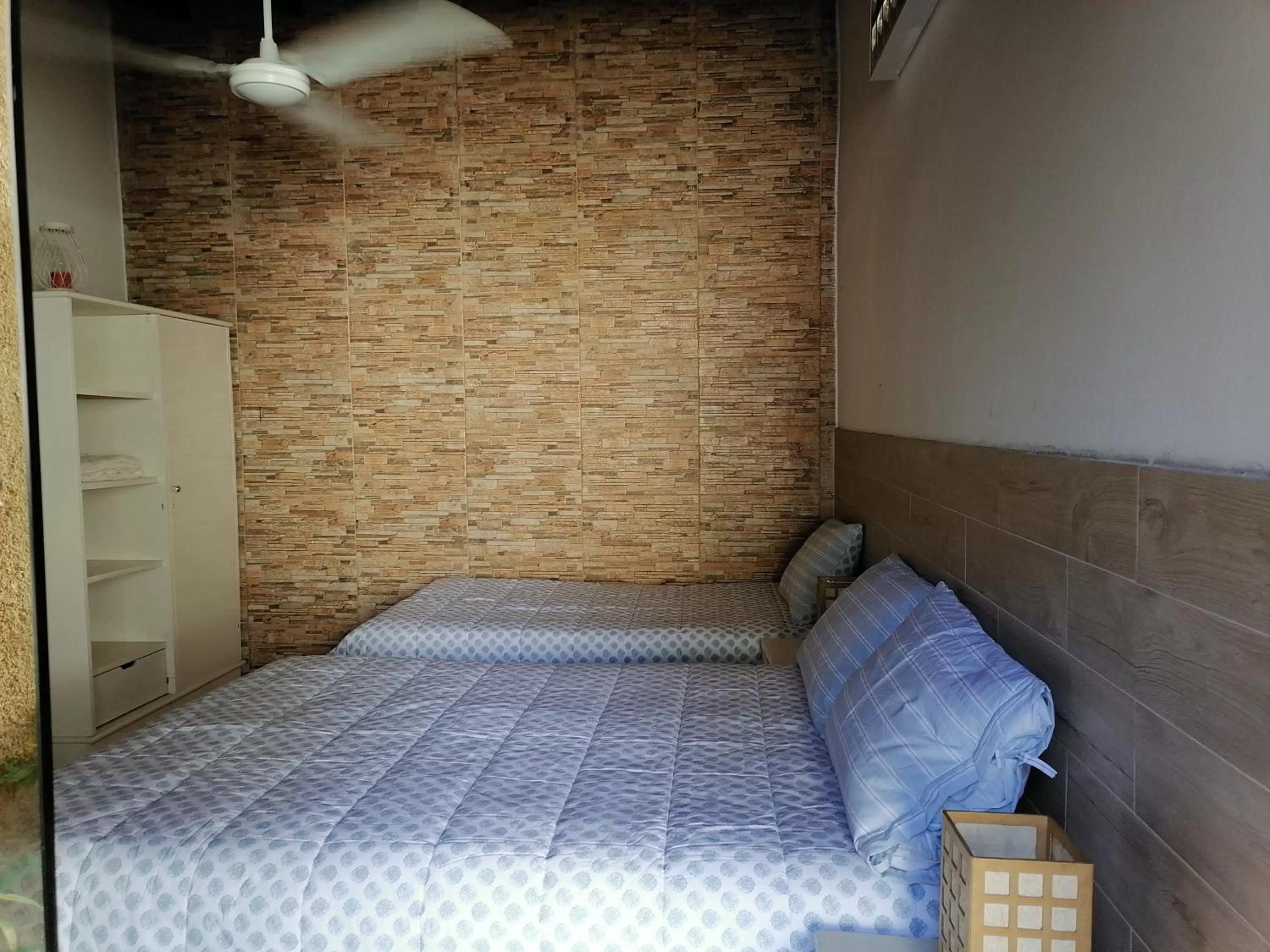 Photo of the whole room, Bed in Granados