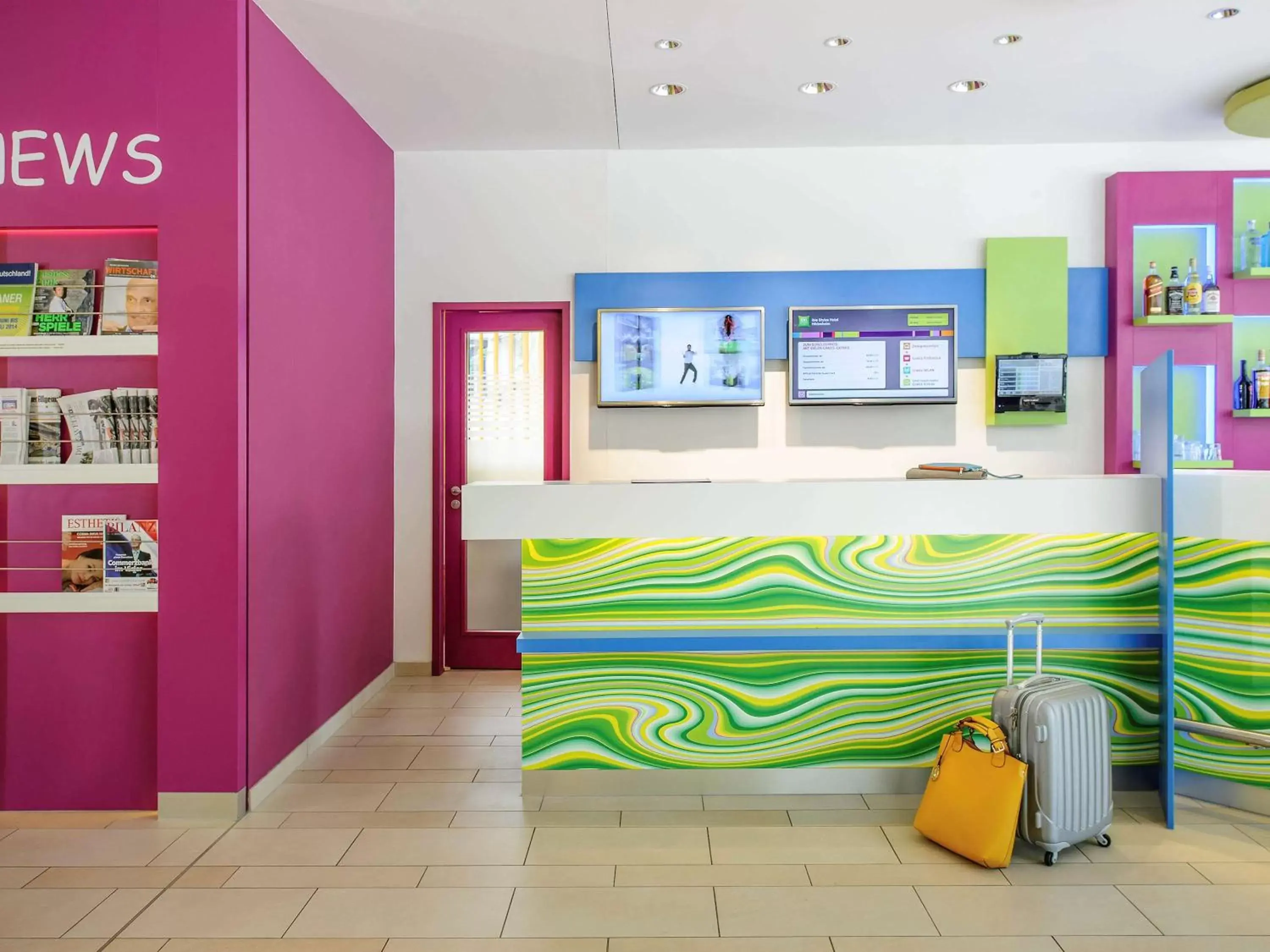 Property building, Lobby/Reception in Ibis Styles Hildesheim