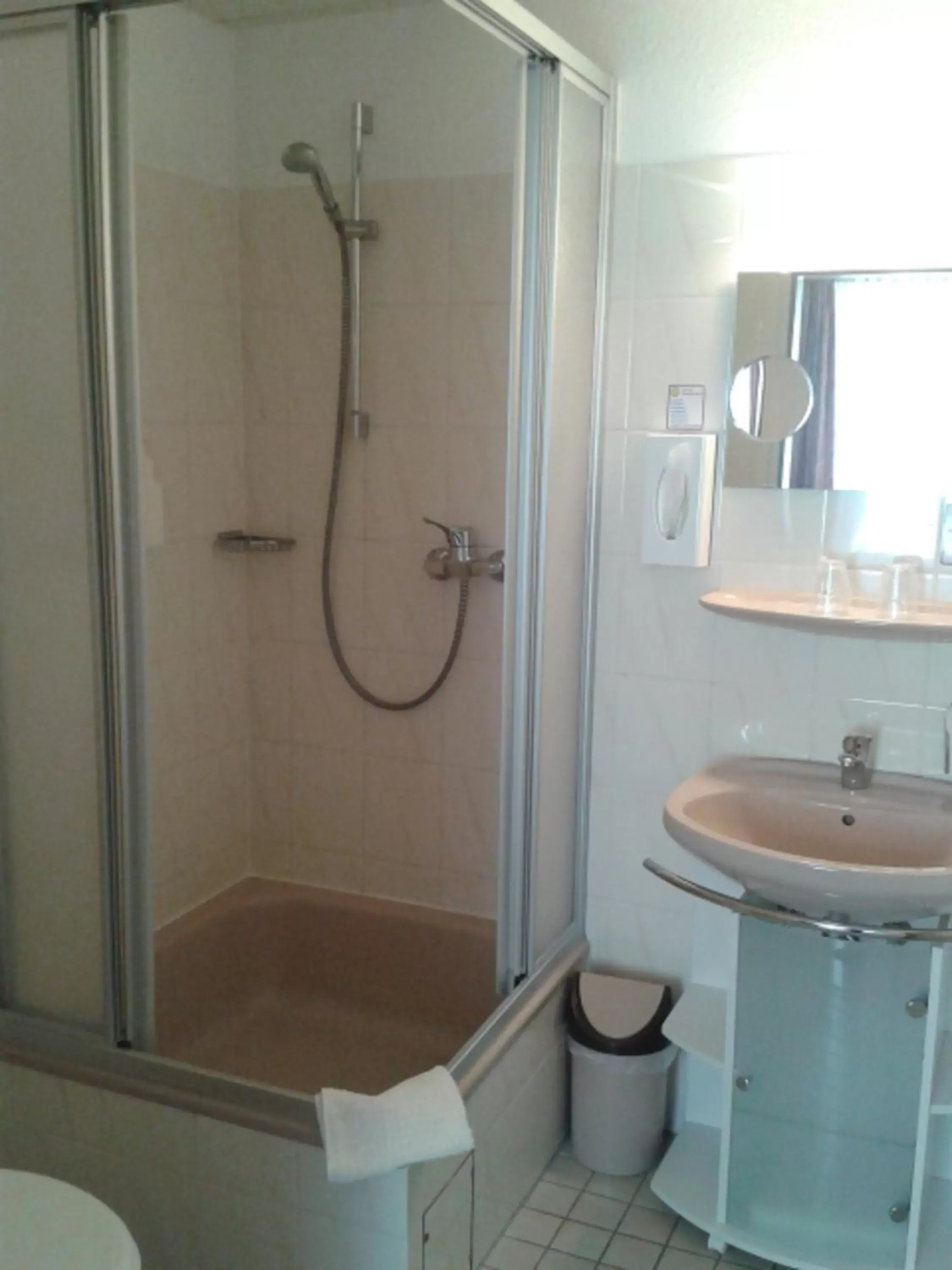 Shower, Bathroom in Hotel Rhein-Residenz