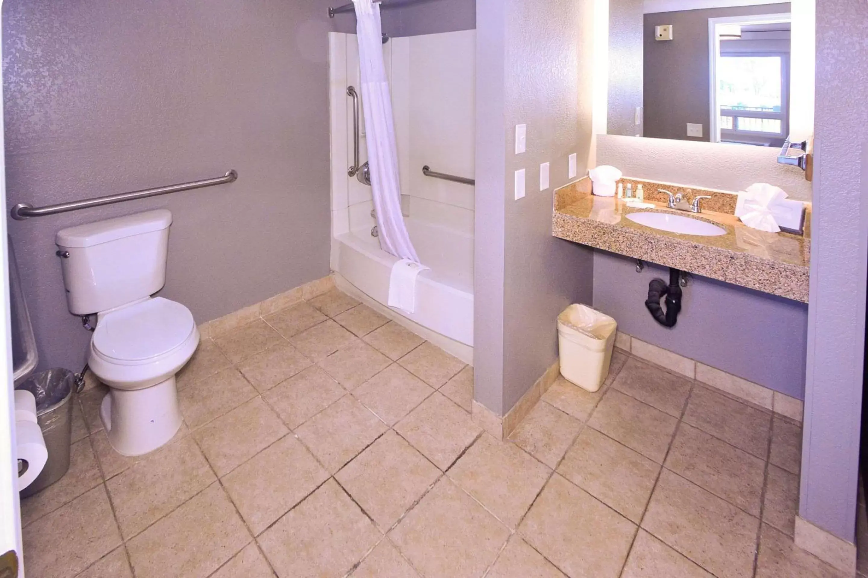 Bedroom, Bathroom in Quality Inn Encinitas Near Legoland