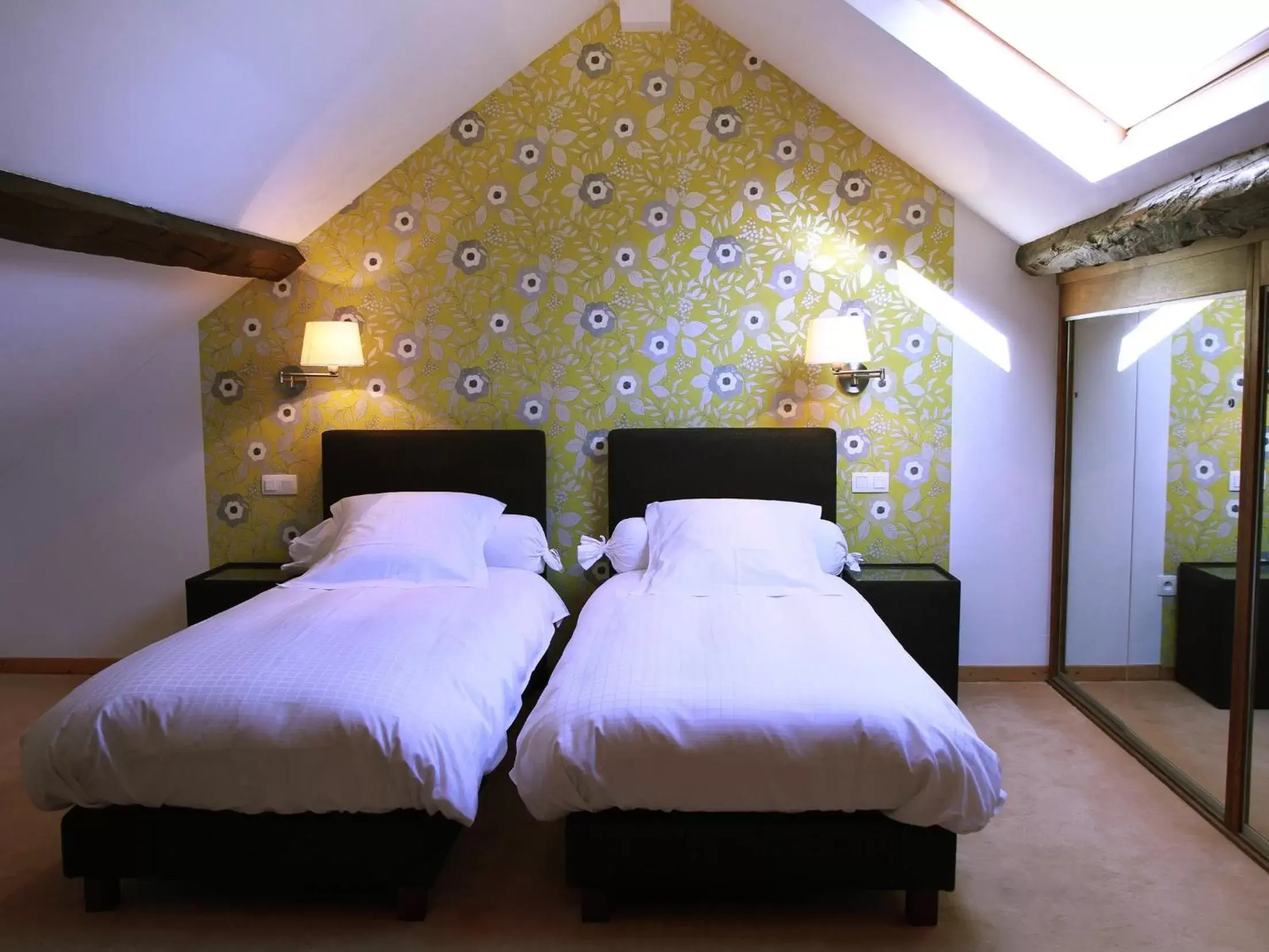 Bedroom, Bed in Hôtel - Ferme du Château d'Ahin