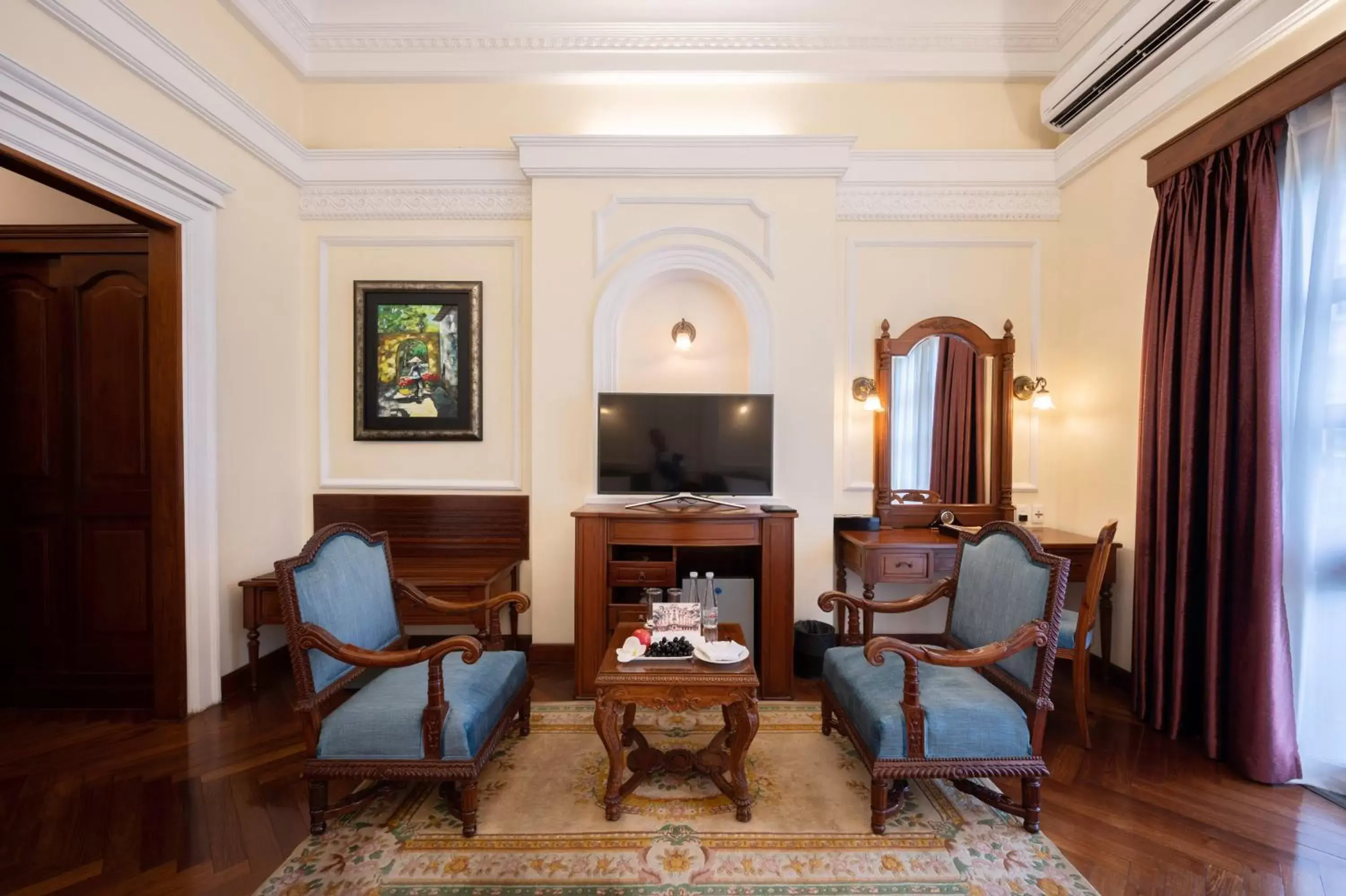 Living room, Seating Area in Hotel Majestic Saigon