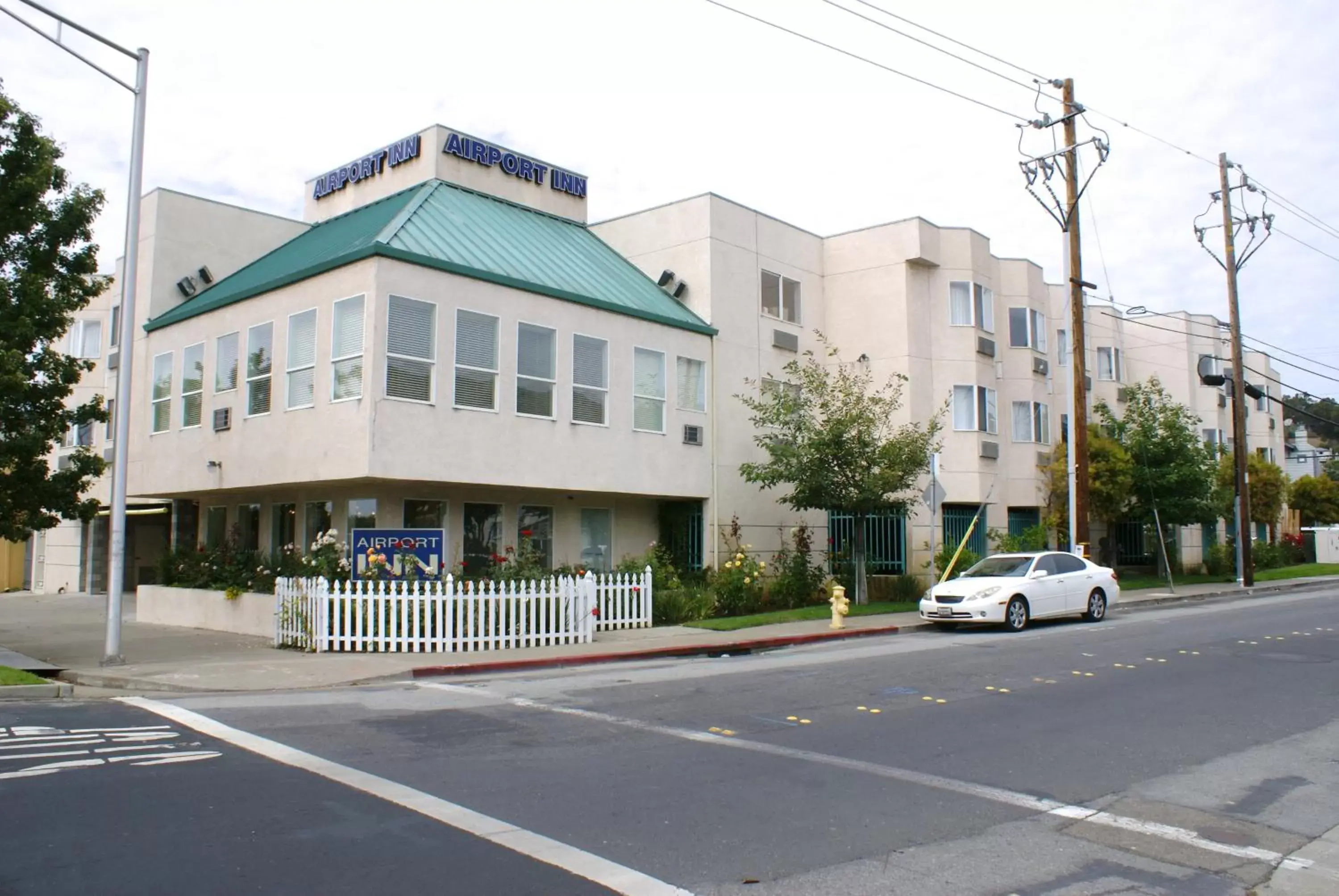 Facade/entrance, Property Building in Airport Inn