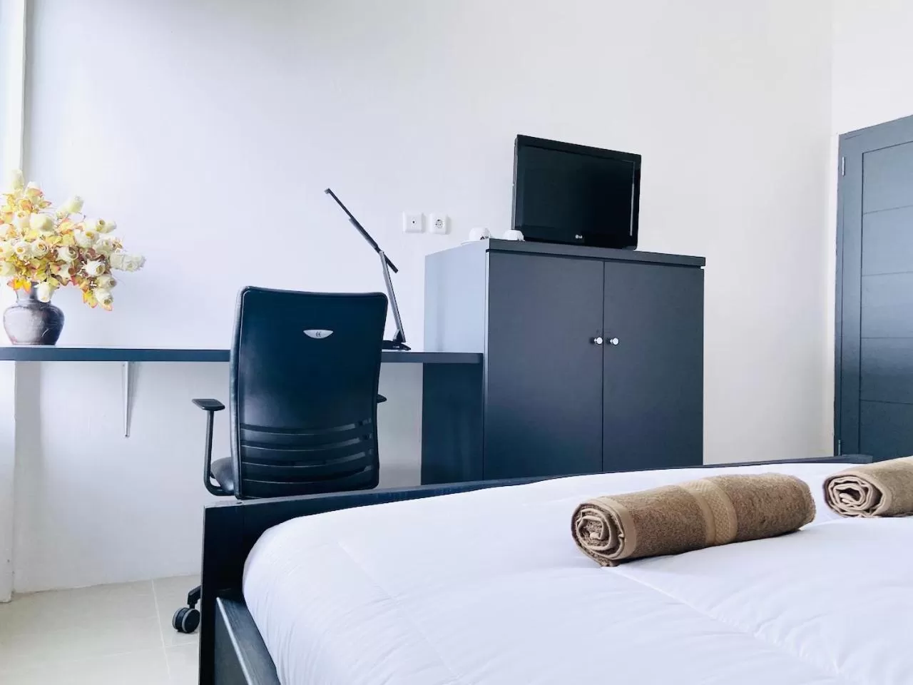 TV and multimedia, Bed in Ameera Patra Kuningan