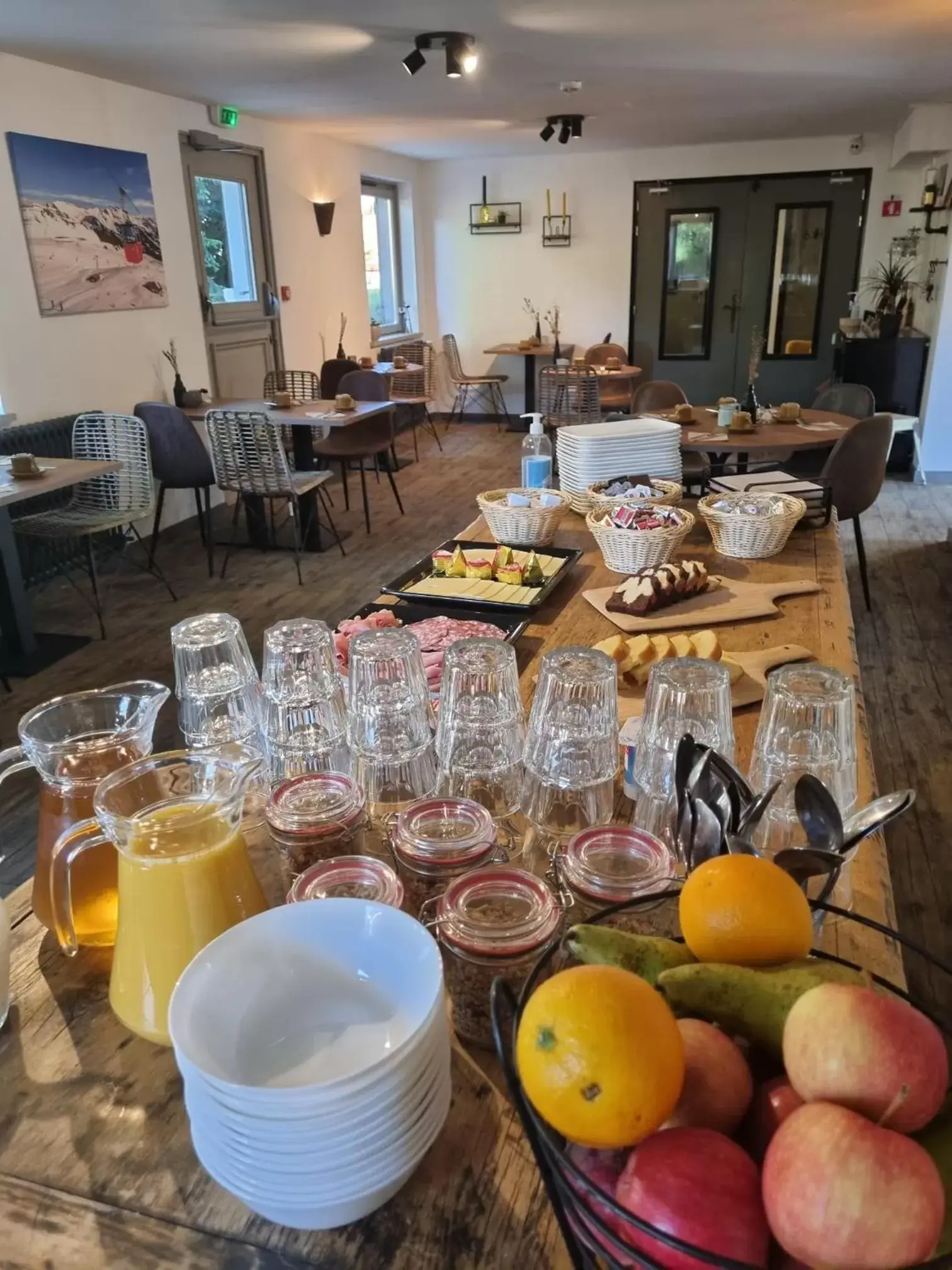 Continental breakfast in Lodge Les Merisiers