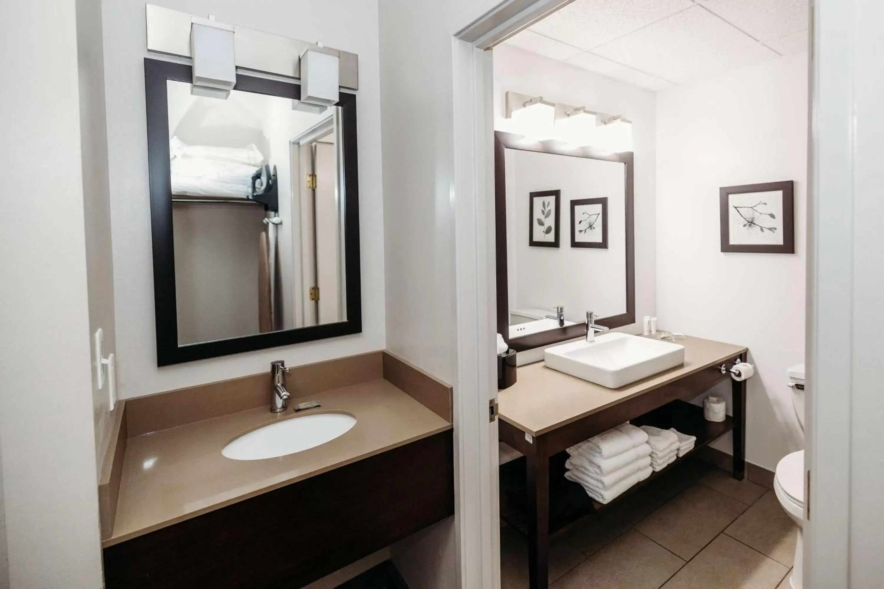 Bathroom in Country Inn & Suites by Radisson, Lancaster (Amish Country), PA