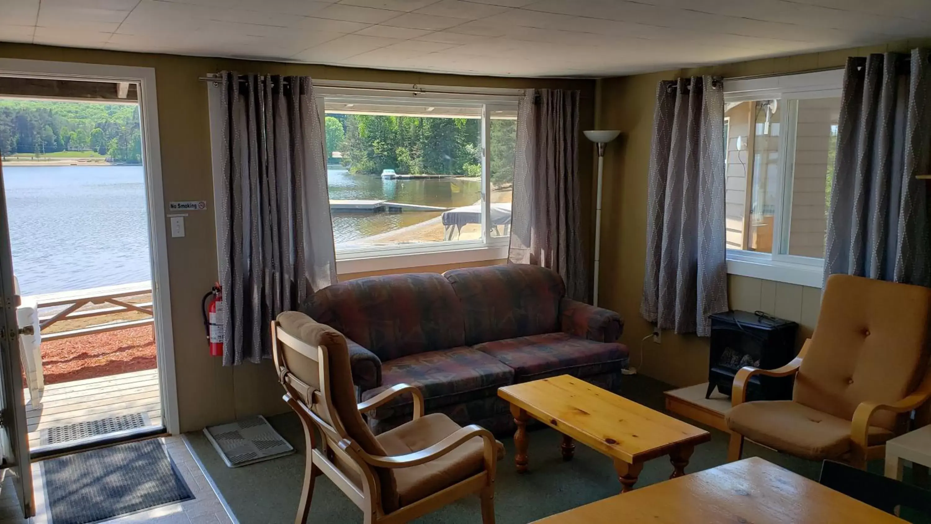 Seating Area in Parkway Cottage Resort and Trading Post