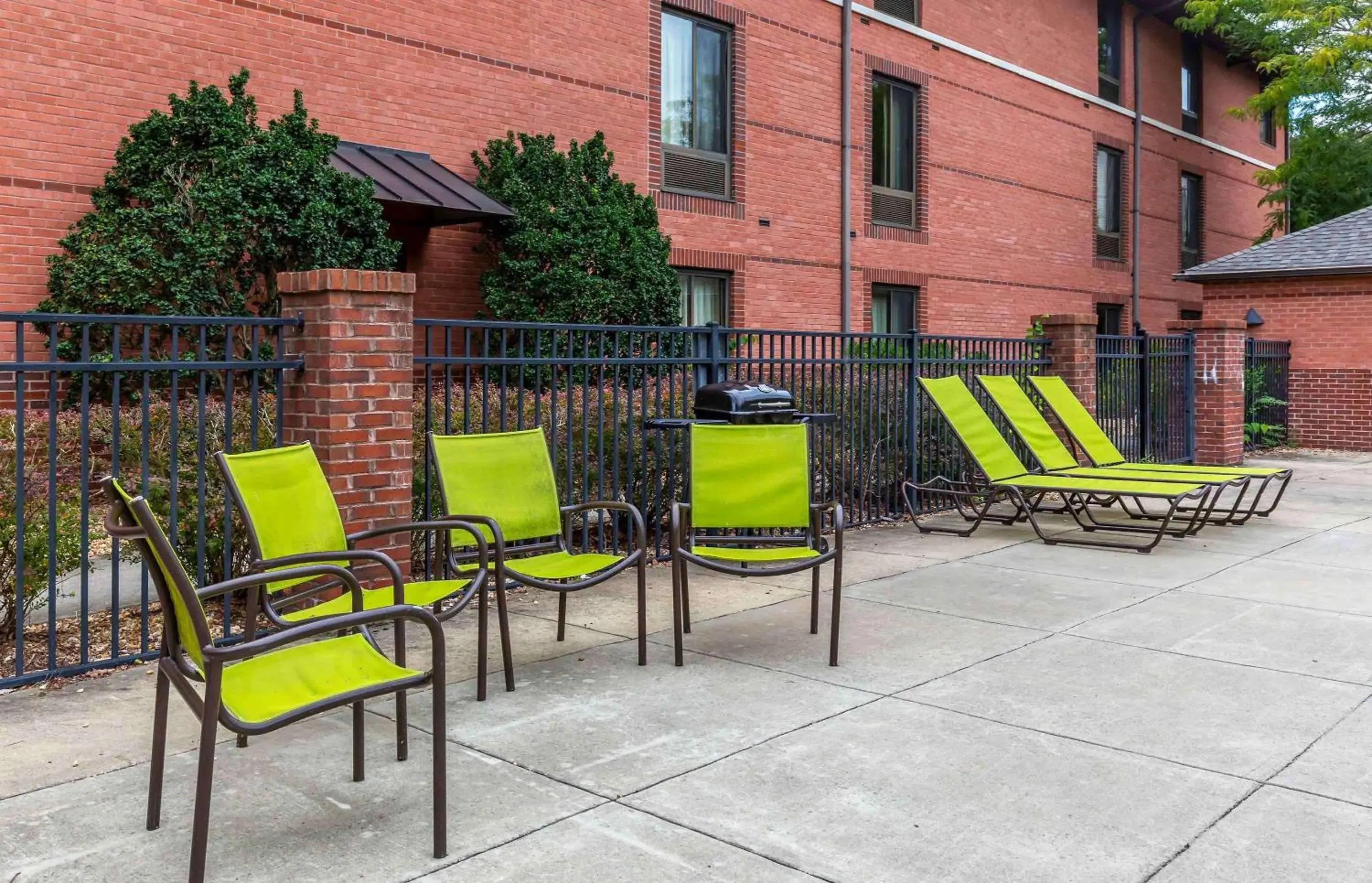 Property building in Extended Stay America Suites - Raleigh - Cary - Regency Parkway South