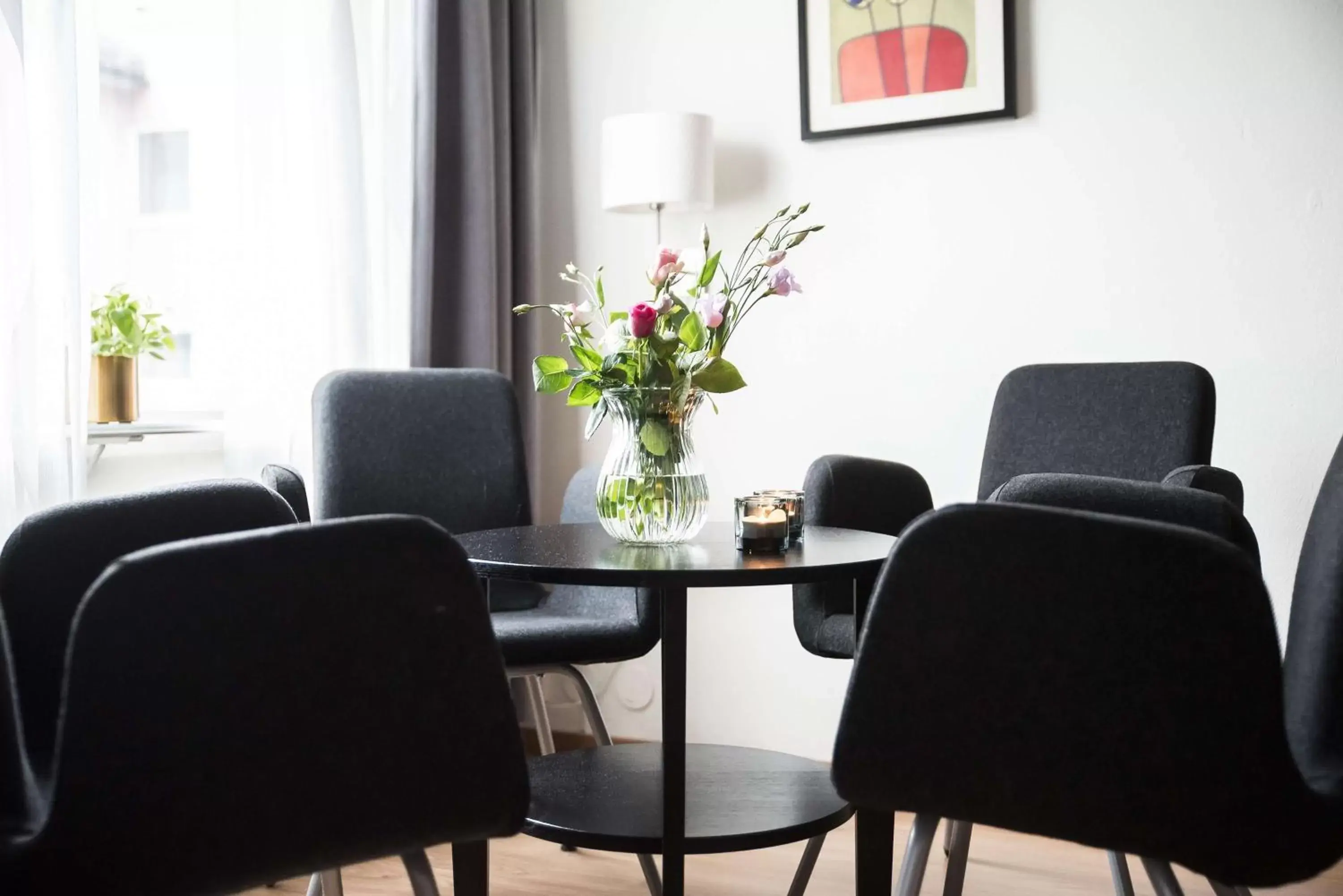 Photo of the whole room, Seating Area in Best Western Hotel City Gavle