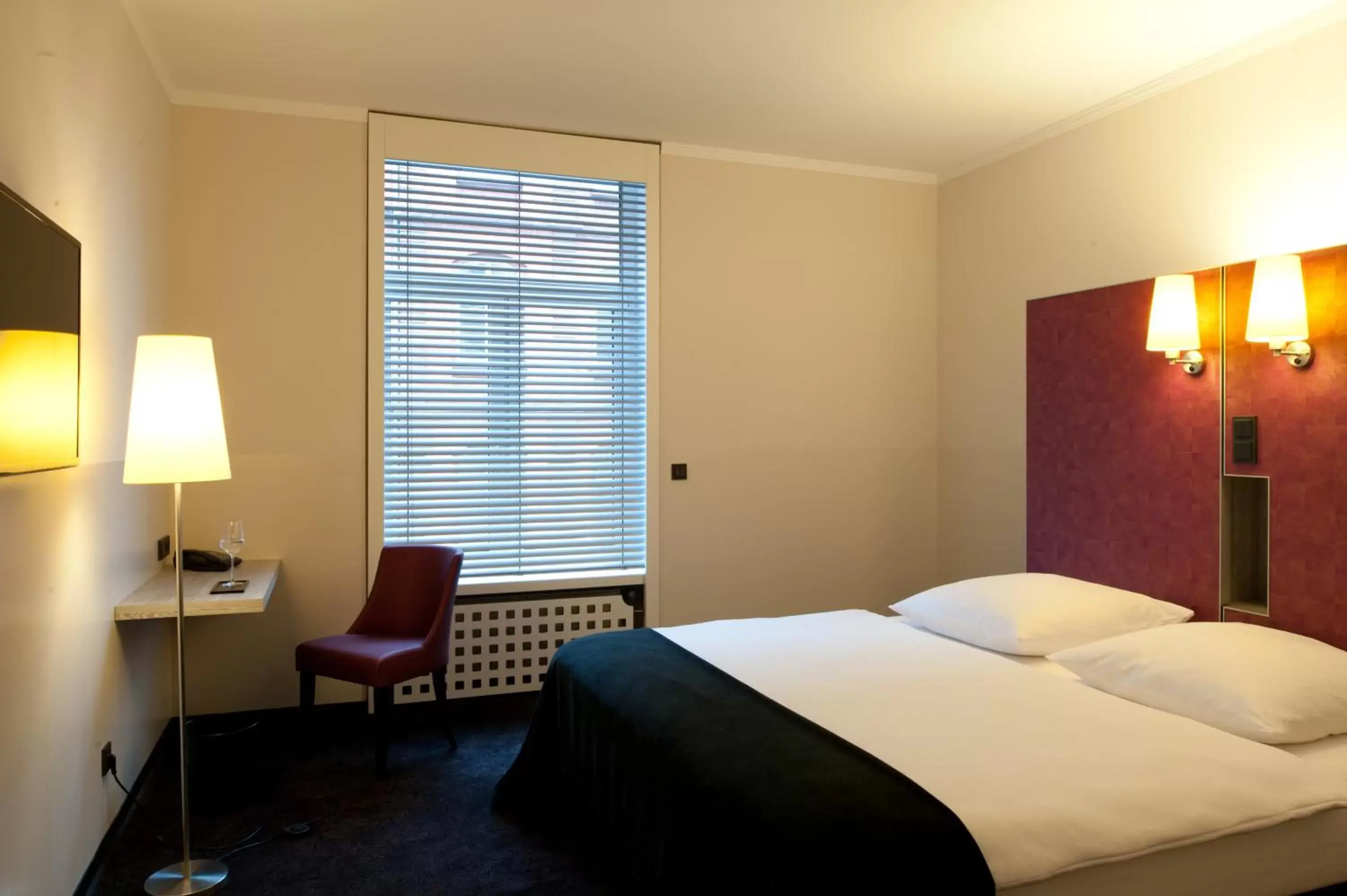 Bed in Hotel Topas Frankfurt City