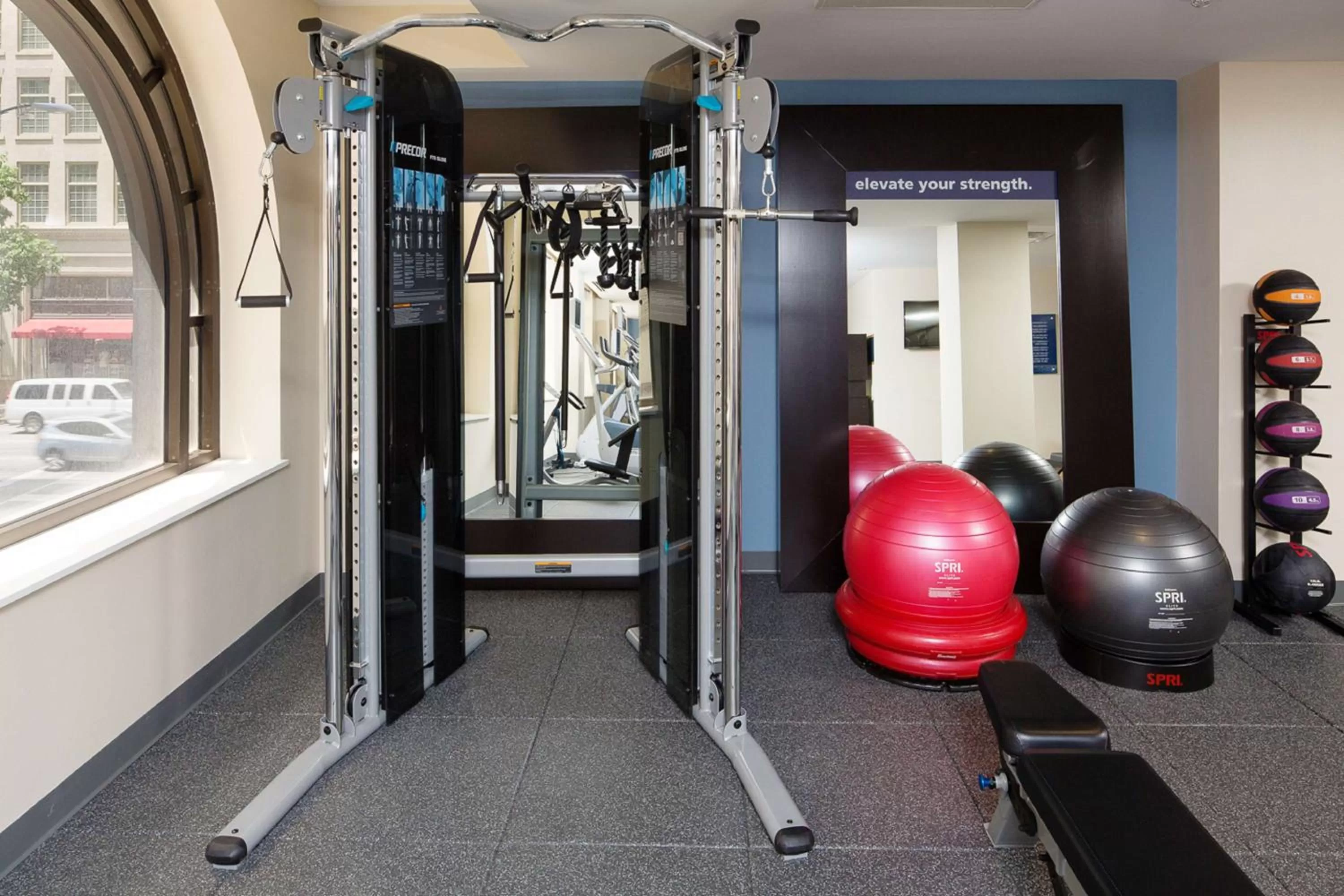 Fitness centre/facilities in Hampton Inn & Suites Dallas Downtown