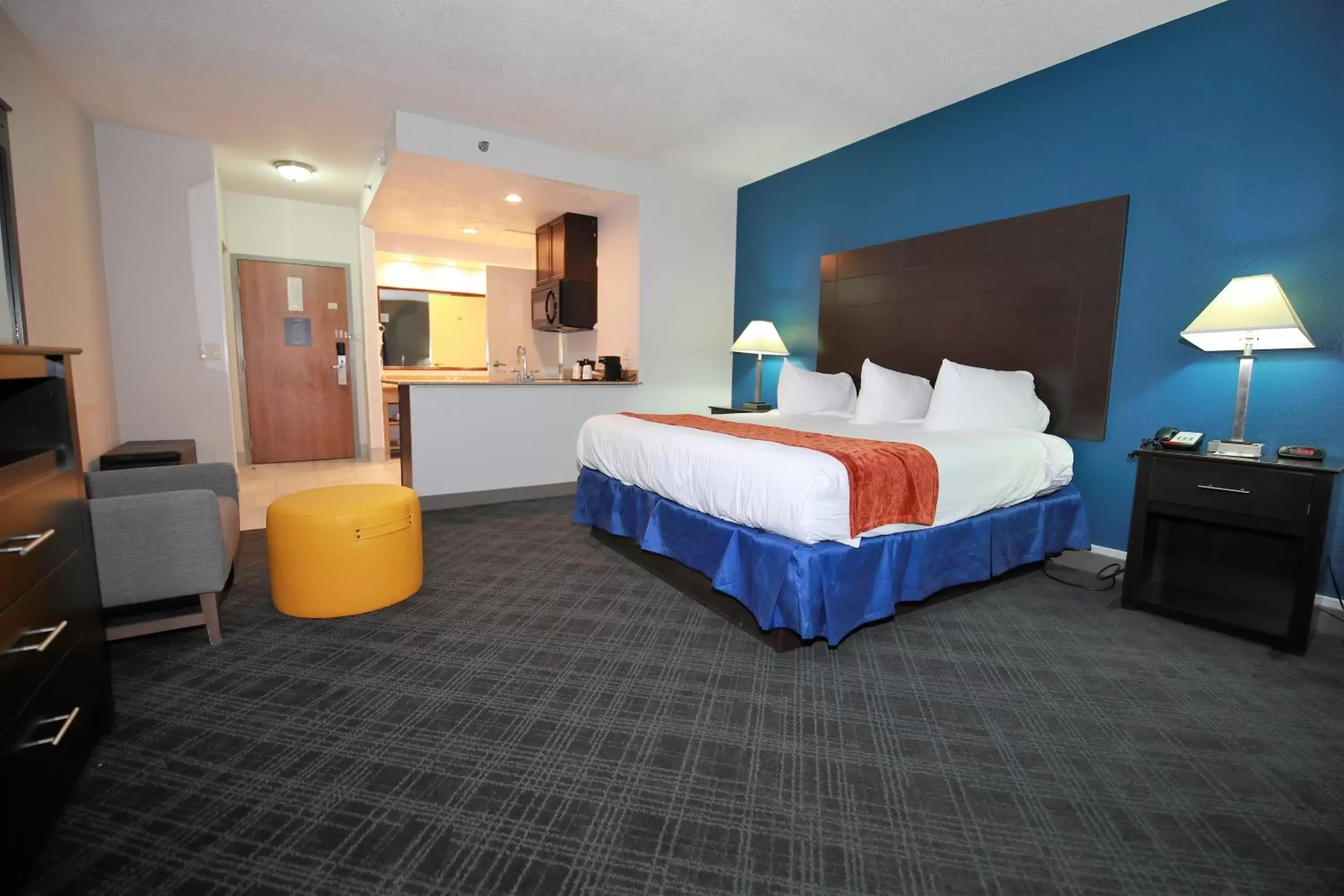 Bed in Comfort Inn & Suites Mundelein-Vernon Hills