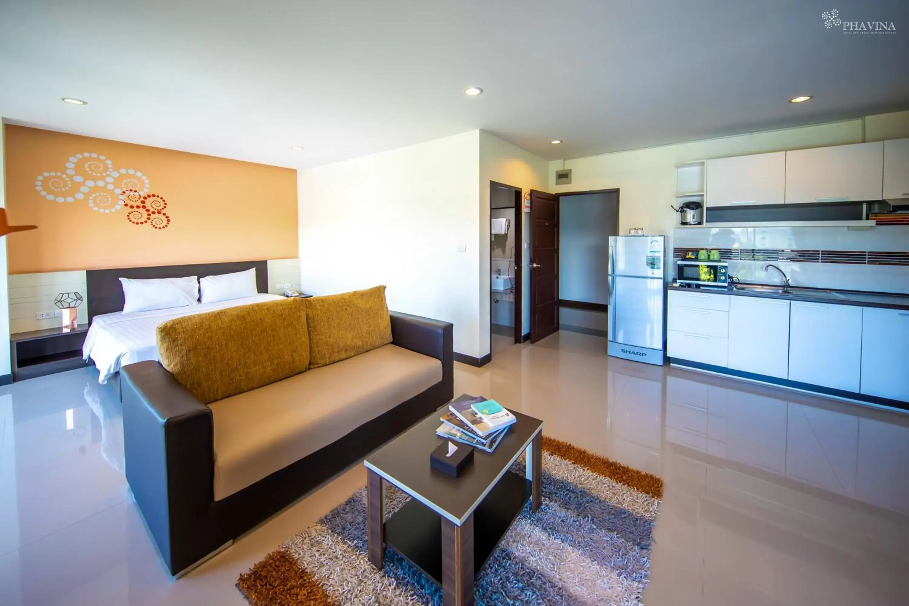 Bed, Kitchen/Kitchenette in Phavina Hotel Rayong SHA Extra Plus