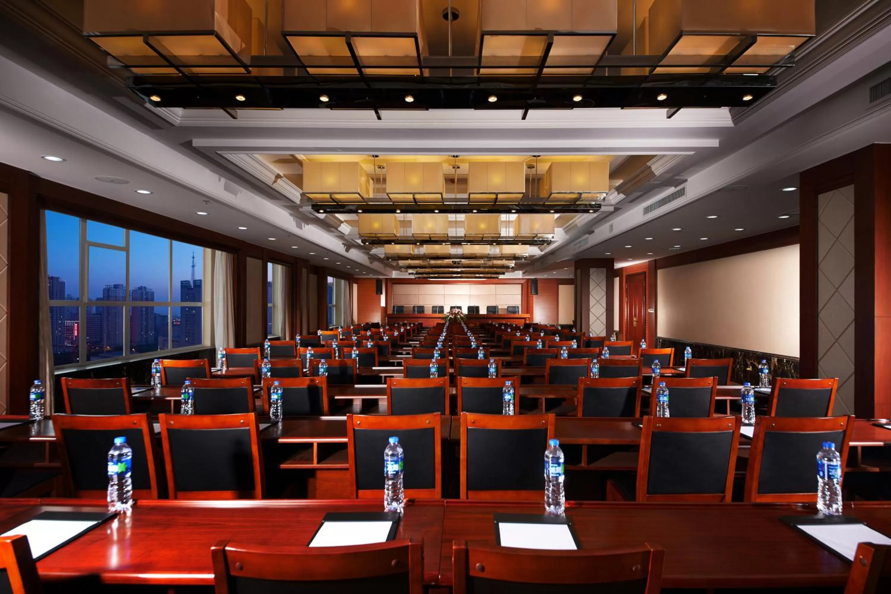 Meeting/conference room in Holiday Inn Express Luoyang City Center by IHG