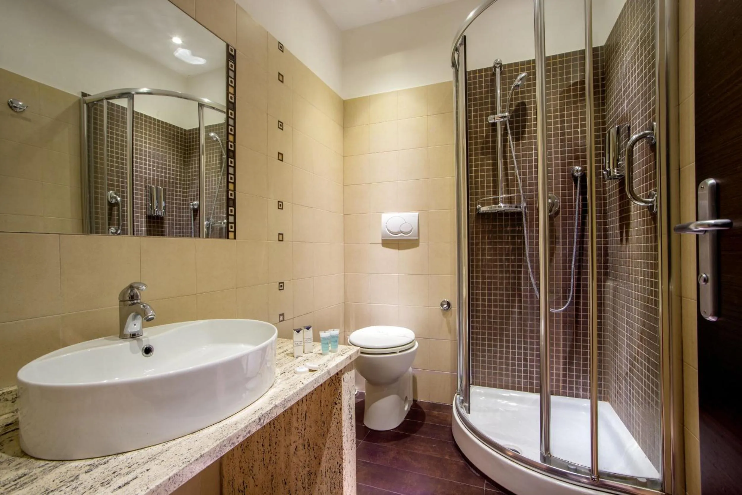 Shower in Basilio 55 Rome