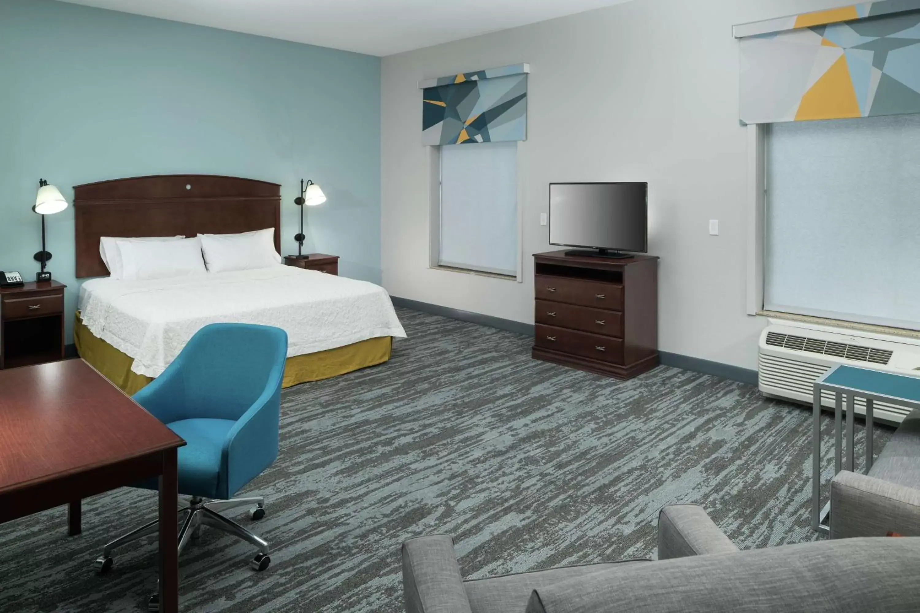 Bedroom, Bed in Hampton Inn & Suites Rochester-North