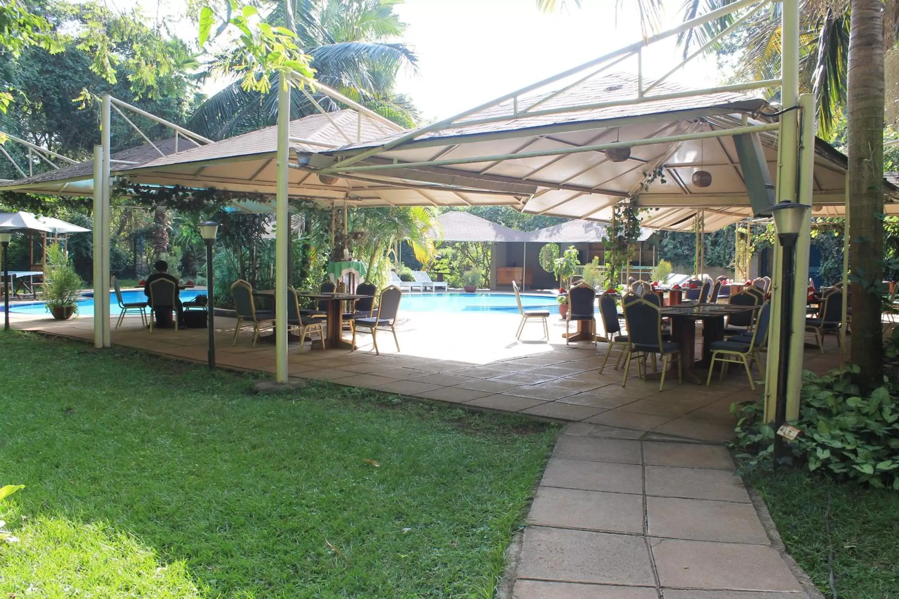 Restaurant/places to eat, Swimming Pool in La Mada Hotel