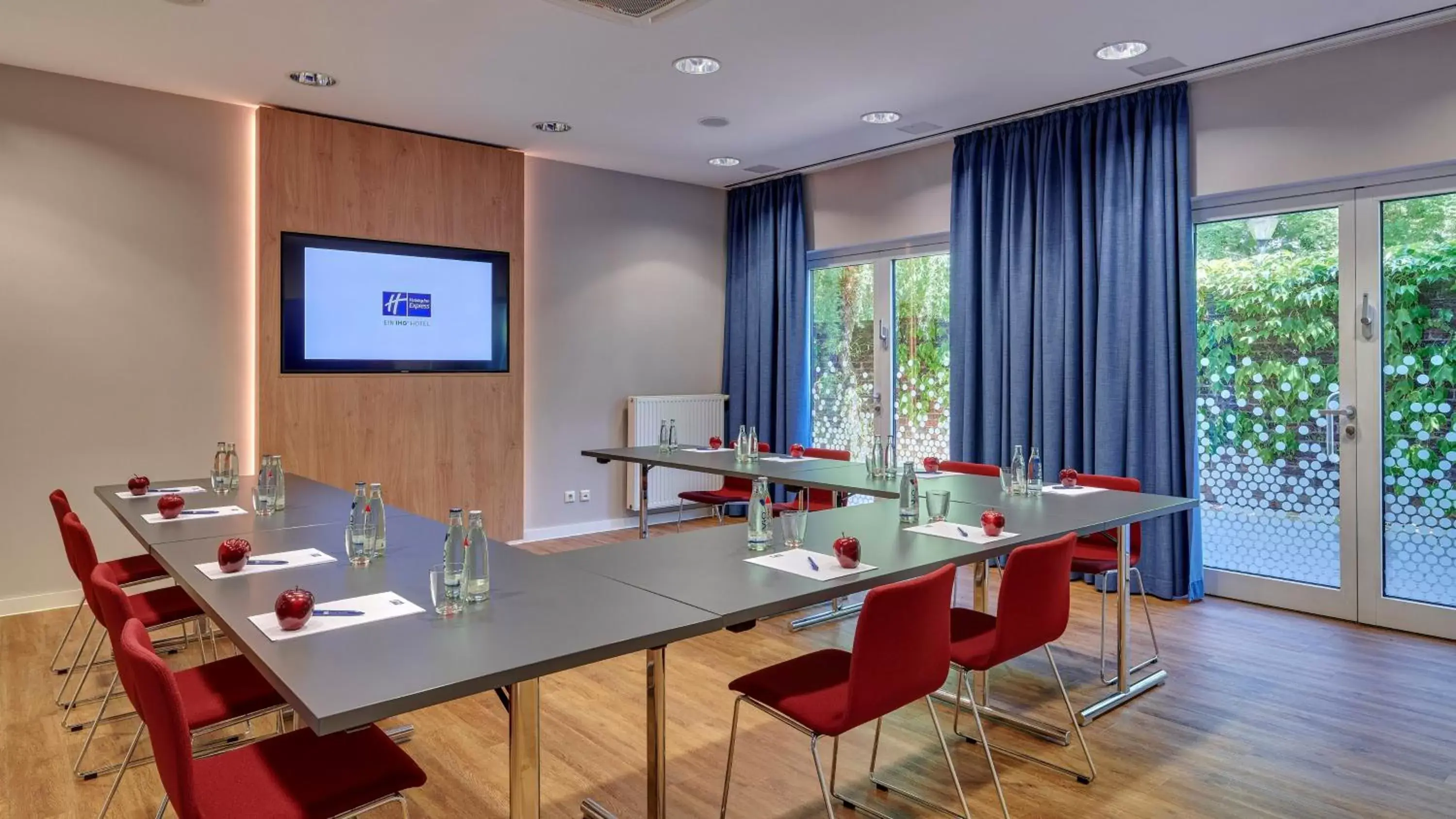Meeting/conference room in Holiday Inn Express Cologne Mülheim, an IHG Hotel