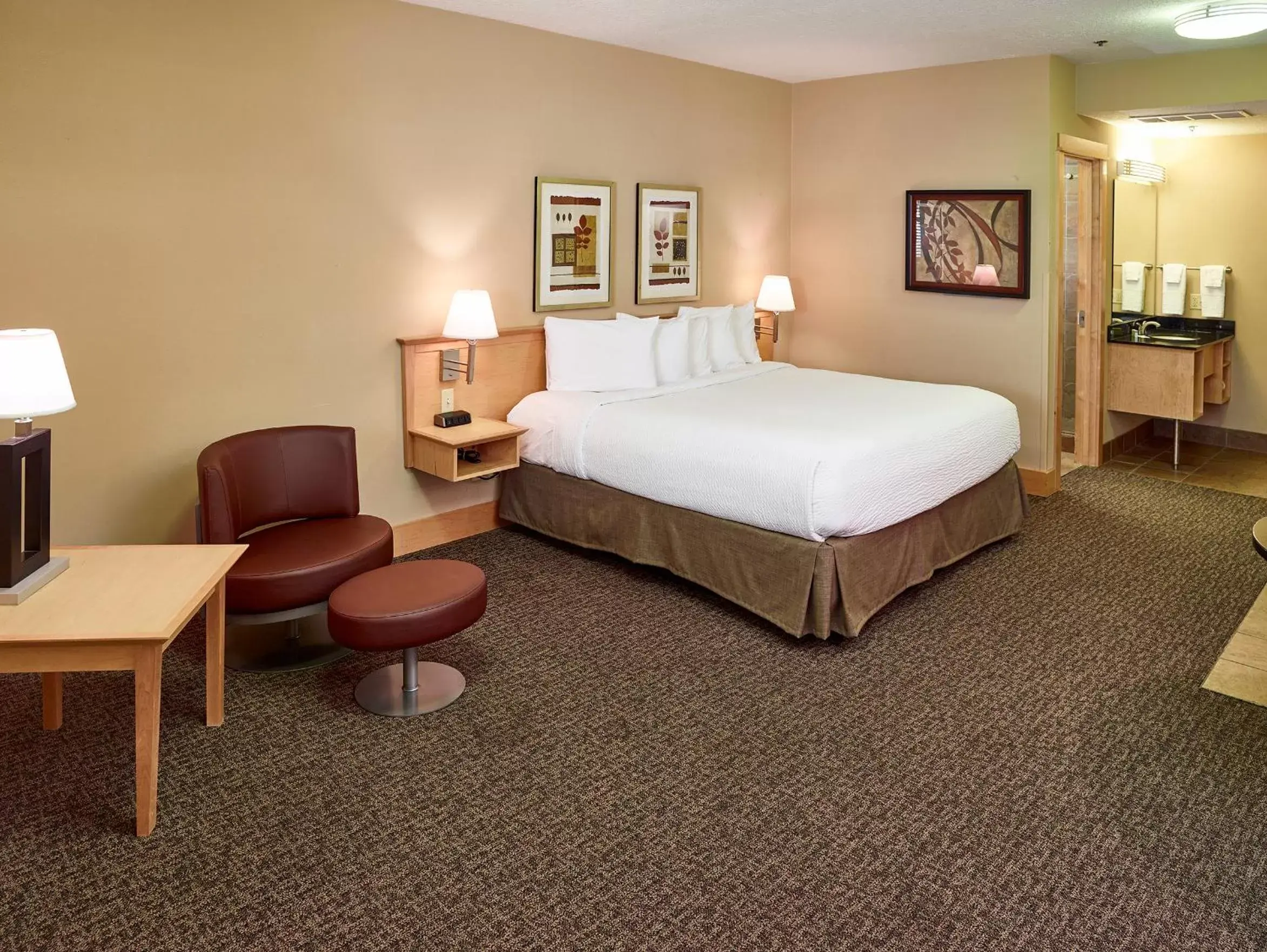 Photo of the whole room, Bed in LivINN Hotel Minneapolis North / Fridley