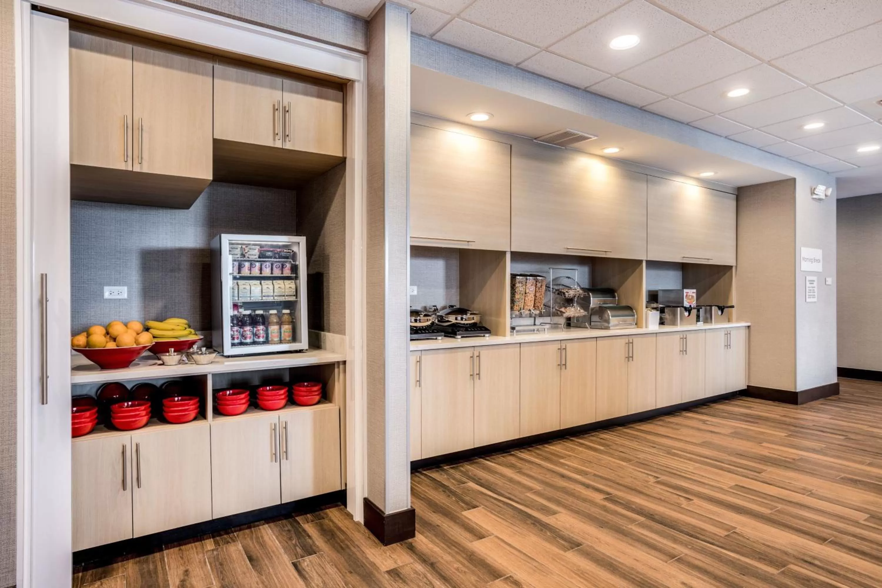 Breakfast in TownePlace Suites by Marriott Chicago Waukegan Gurnee