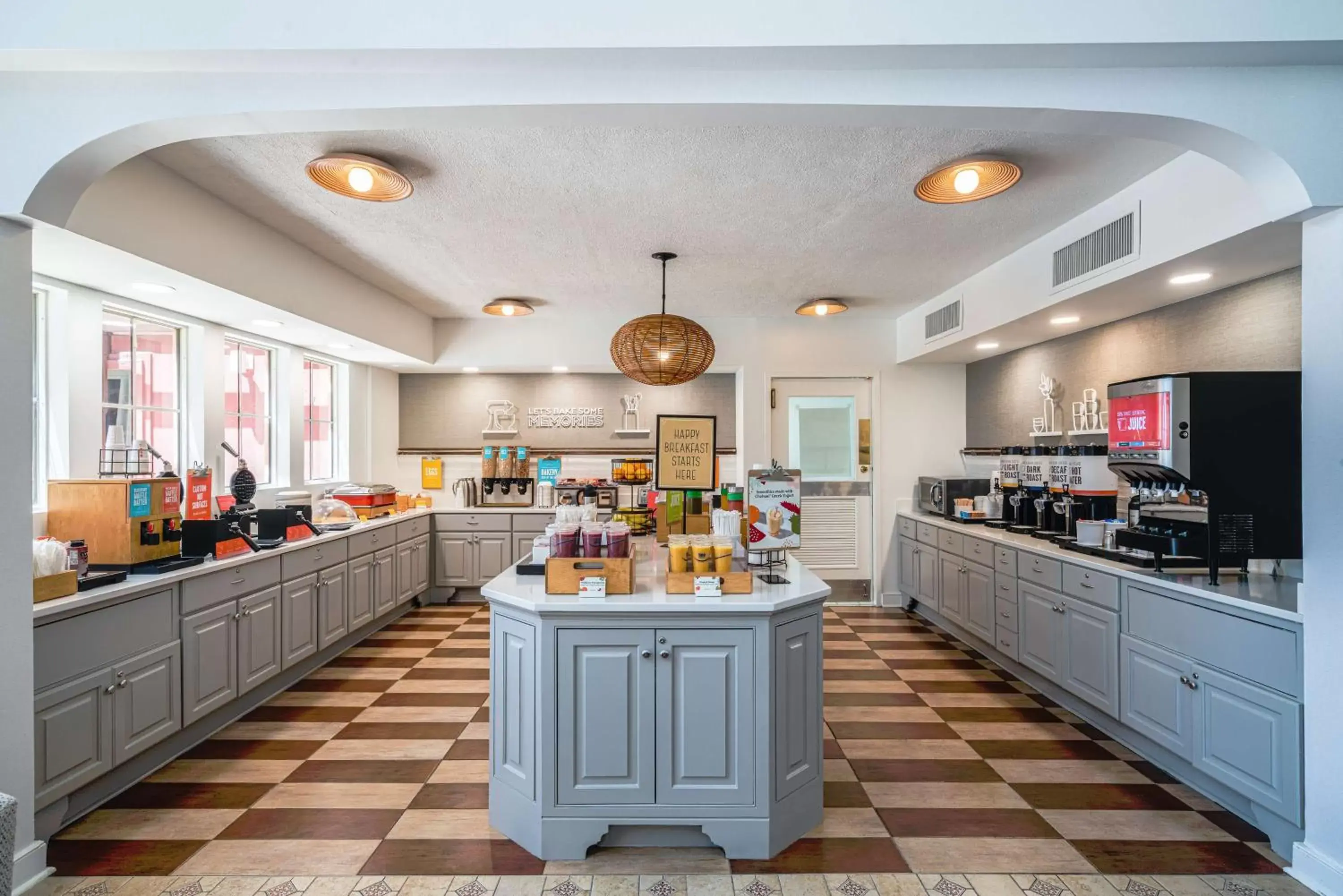 Breakfast in Hampton Inn & Suites Amelia Island-Historic Harbor Front Breakfast in Hampton Inn & Suites Amelia Island-Historic Harbor Front